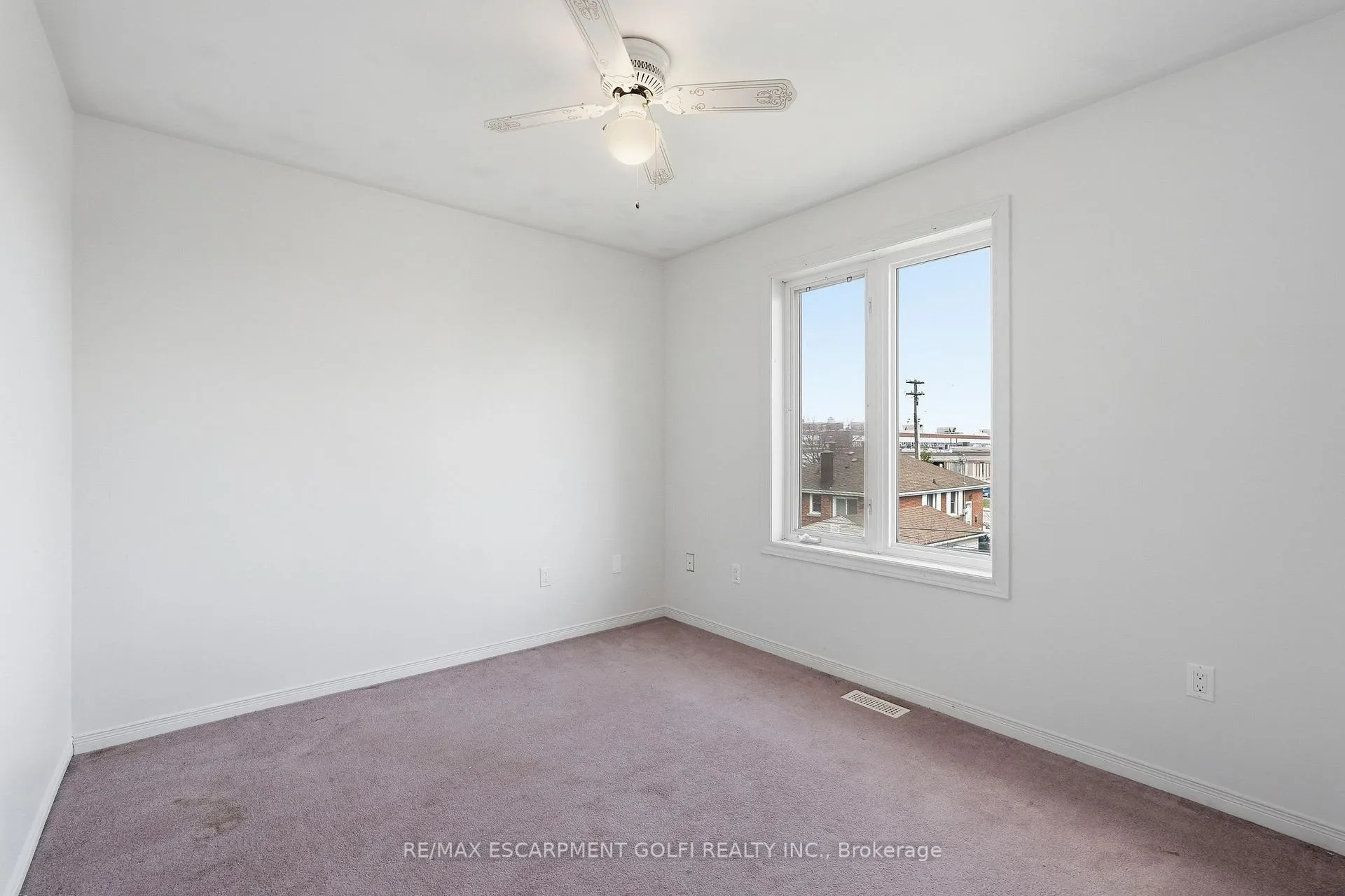 Photo 18 of 31 Sheridan Drive, Hamilton, Hill Park — HOMEH