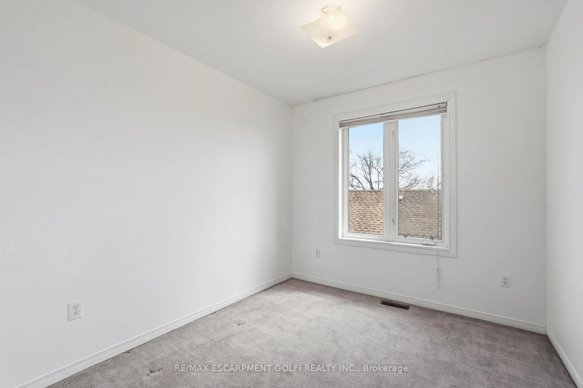 Photo 20 of 31 Sheridan Drive, Hamilton, Hill Park — HOMEH