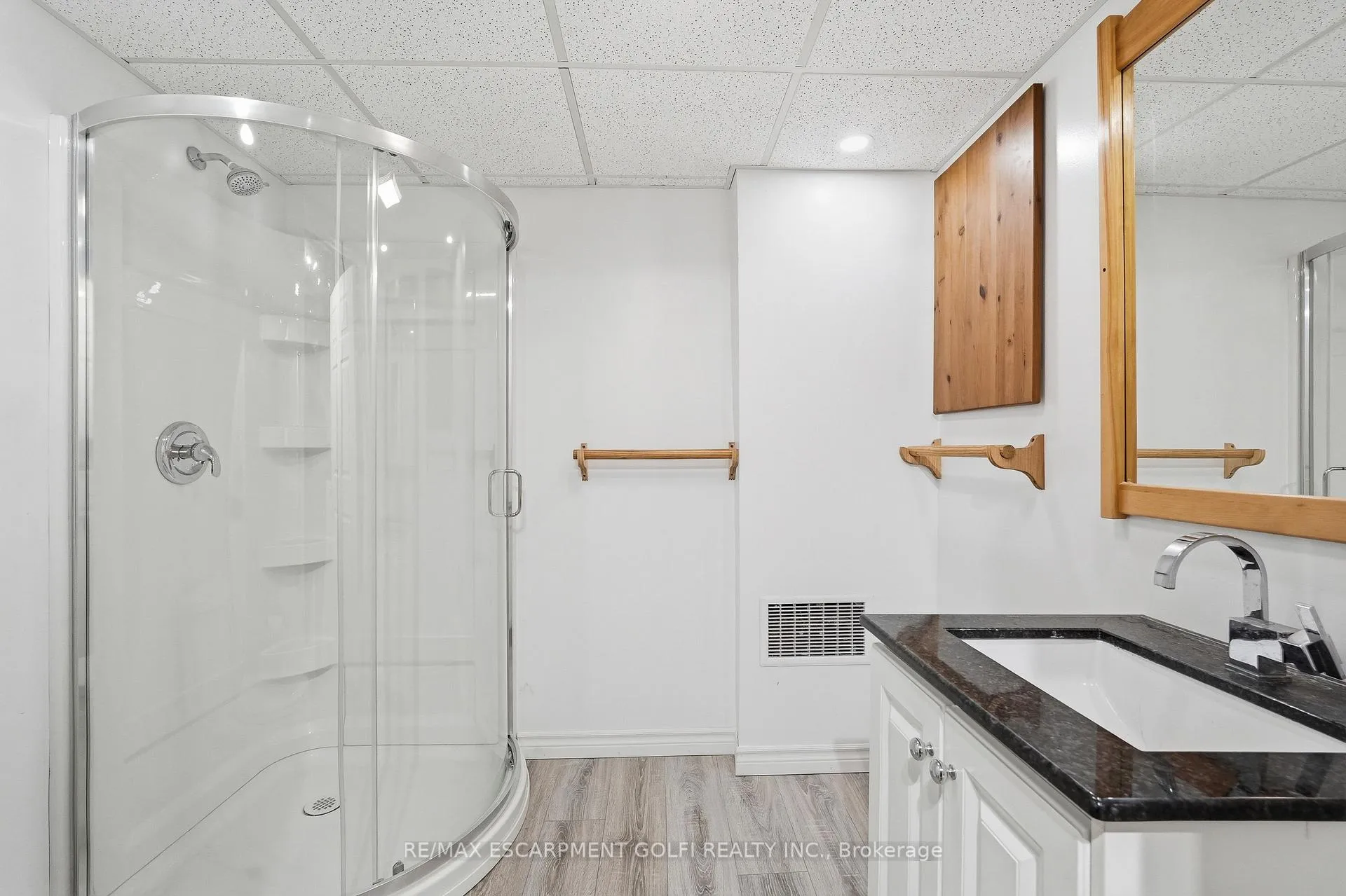 Photo 26 of 31 Sheridan Drive, Hamilton, Hill Park — HOMEH