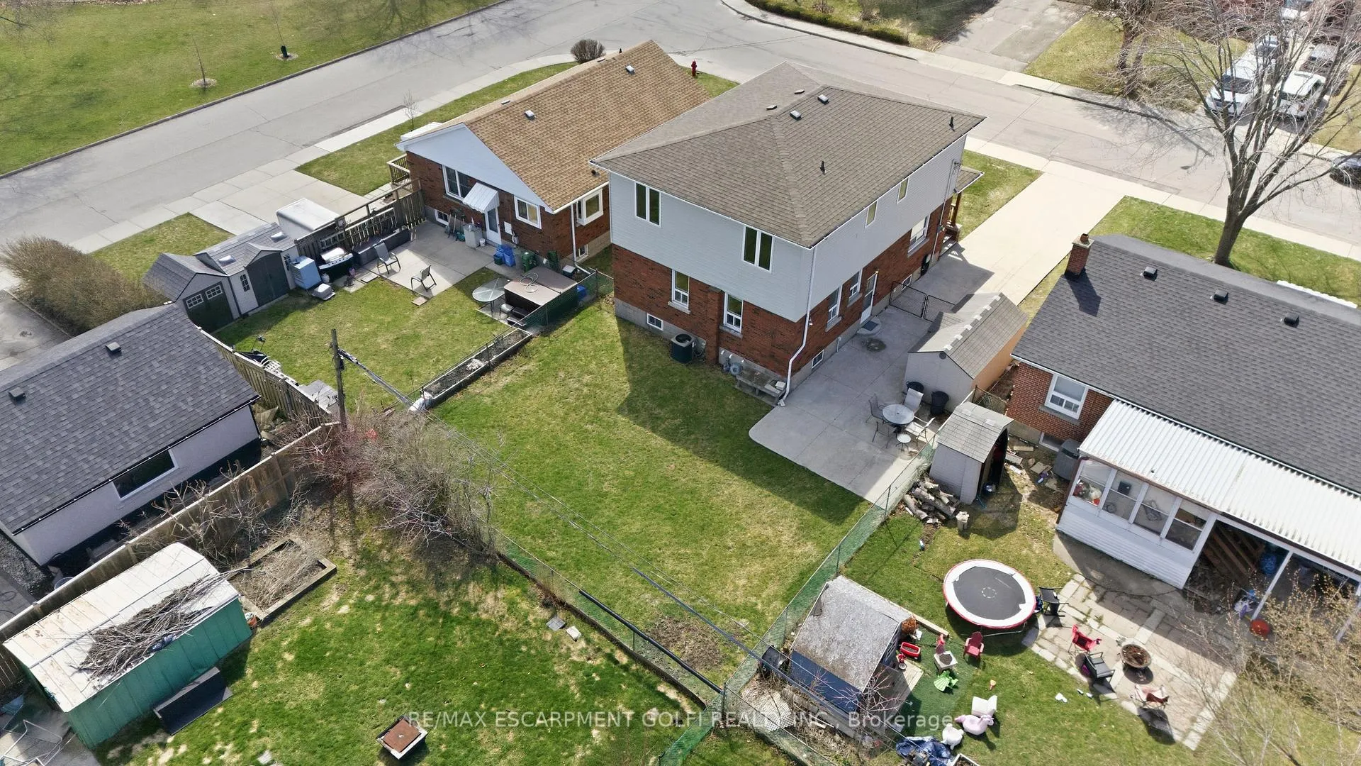Photo 32 of 31 Sheridan Drive, Hamilton, Hill Park — HOMEH
