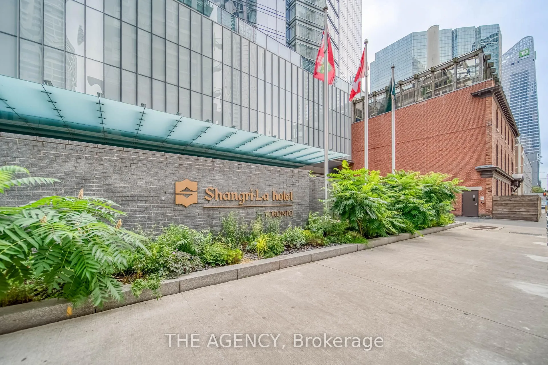 Photo 2 of Unit 5005, 180 University Avenue, Toronto, Bay Street Corridor — HOMEH