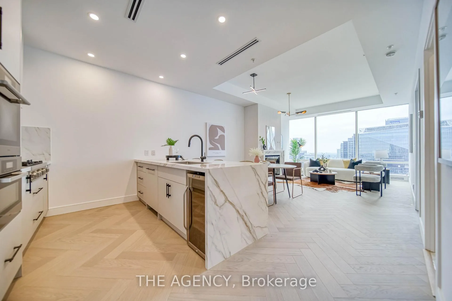 Photo 9 of Unit 5005, 180 University Avenue, Toronto, Bay Street Corridor — HOMEH