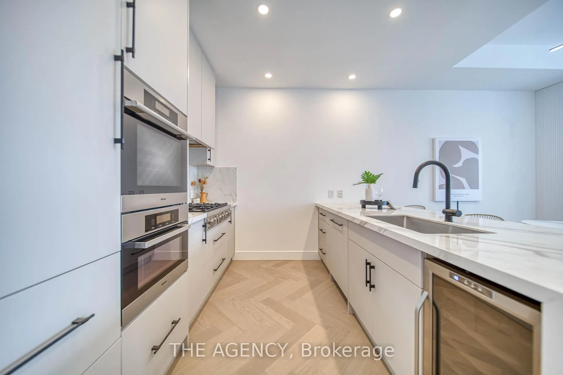 Photo 10 of Unit 5005, 180 University Avenue, Toronto, Bay Street Corridor — HOMEH