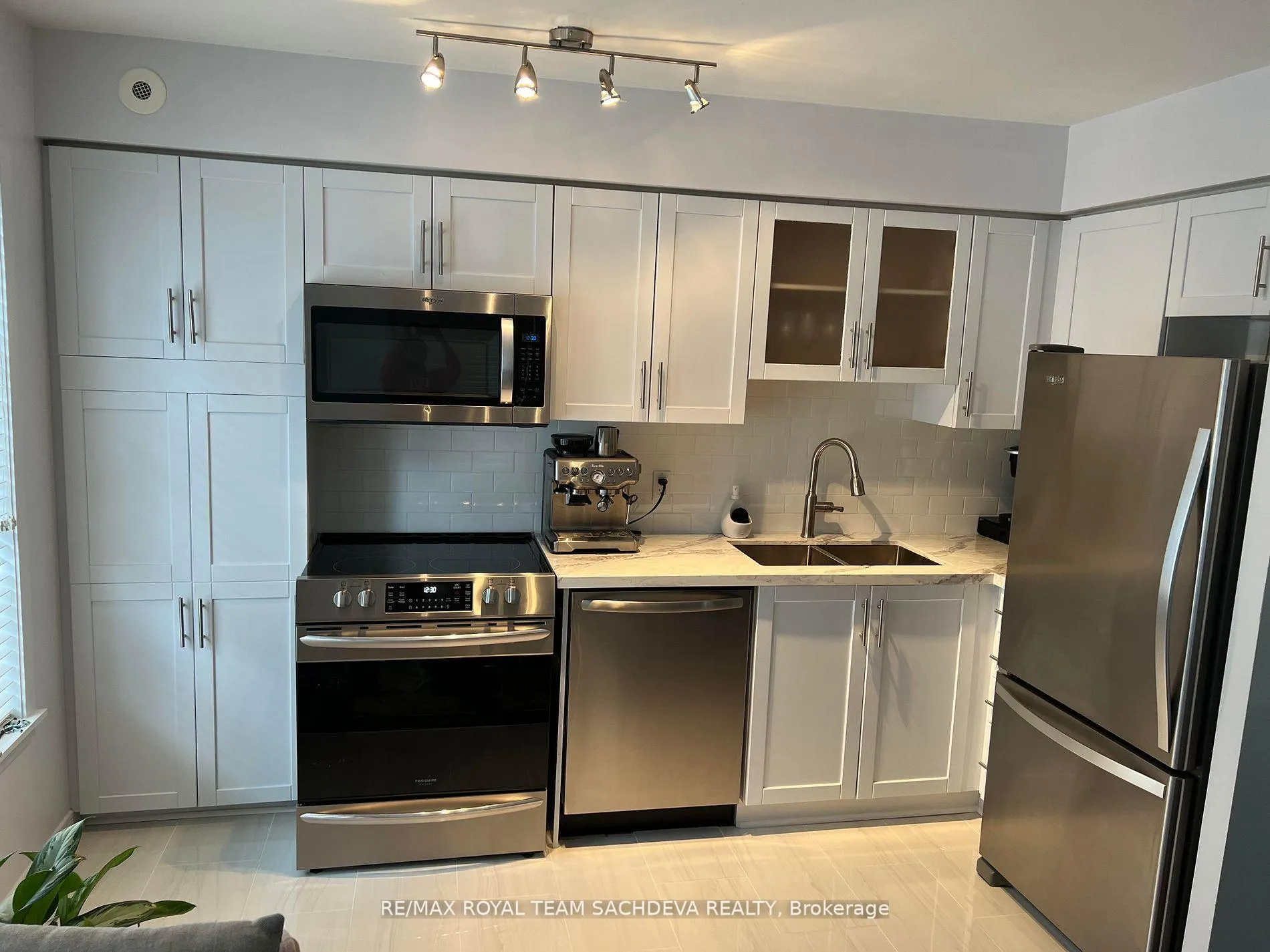 Photo 5 of Unit 921, 50 Western Battery Road, Toronto, Niagara — HOMEH