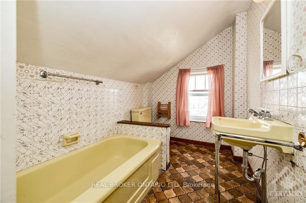 Photo 21 of 25 High Street, Carleton Place — HOMEH