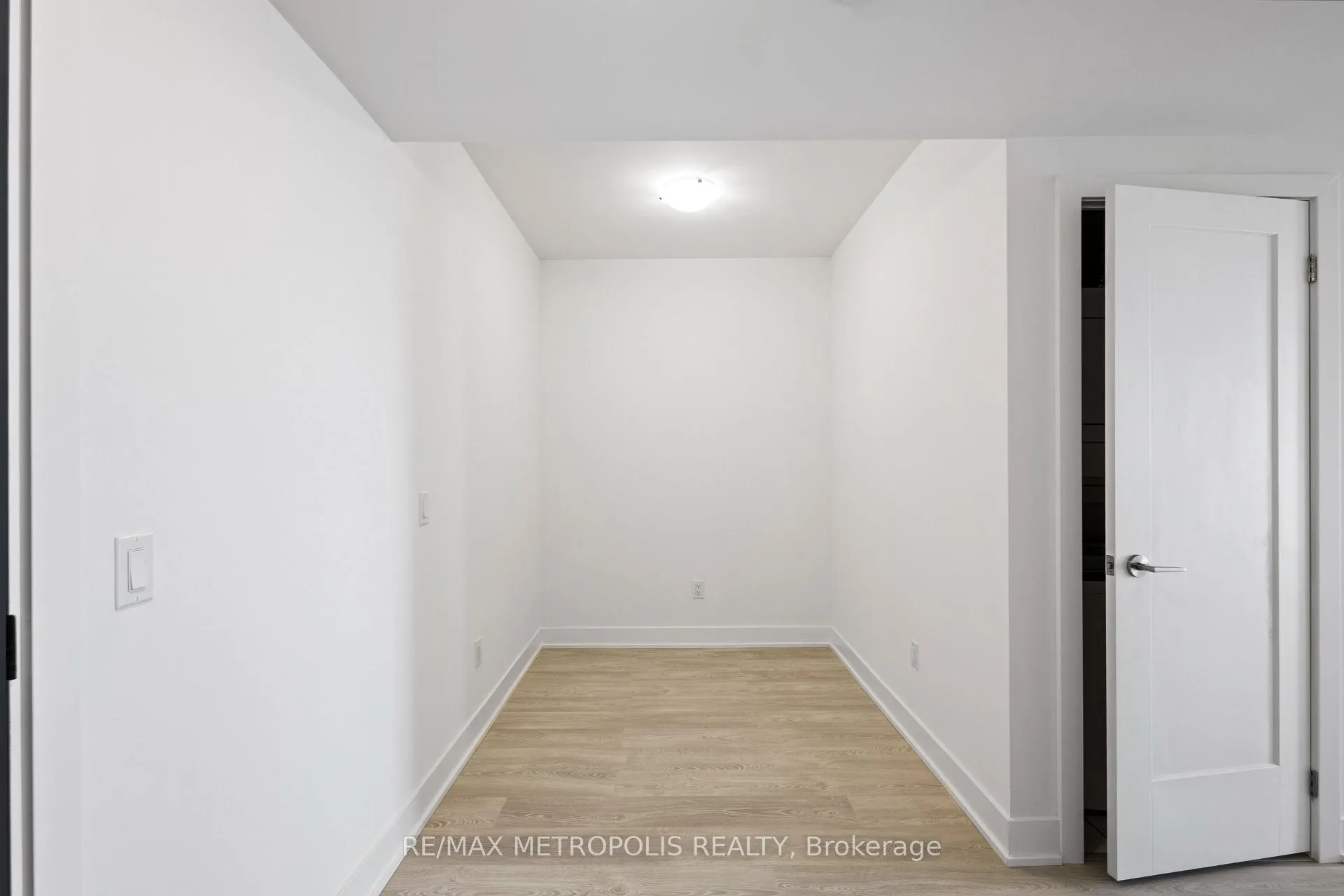 Photo 4 of Unit 1411, 2545 Simcoe Street N, Oshawa, Windfields — HOMEH