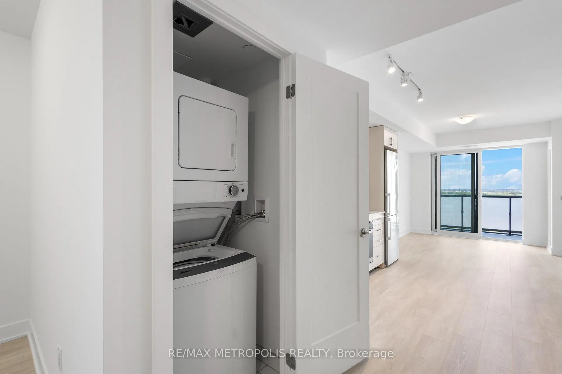 Photo 7 of Unit 1411, 2545 Simcoe Street N, Oshawa, Windfields — HOMEH