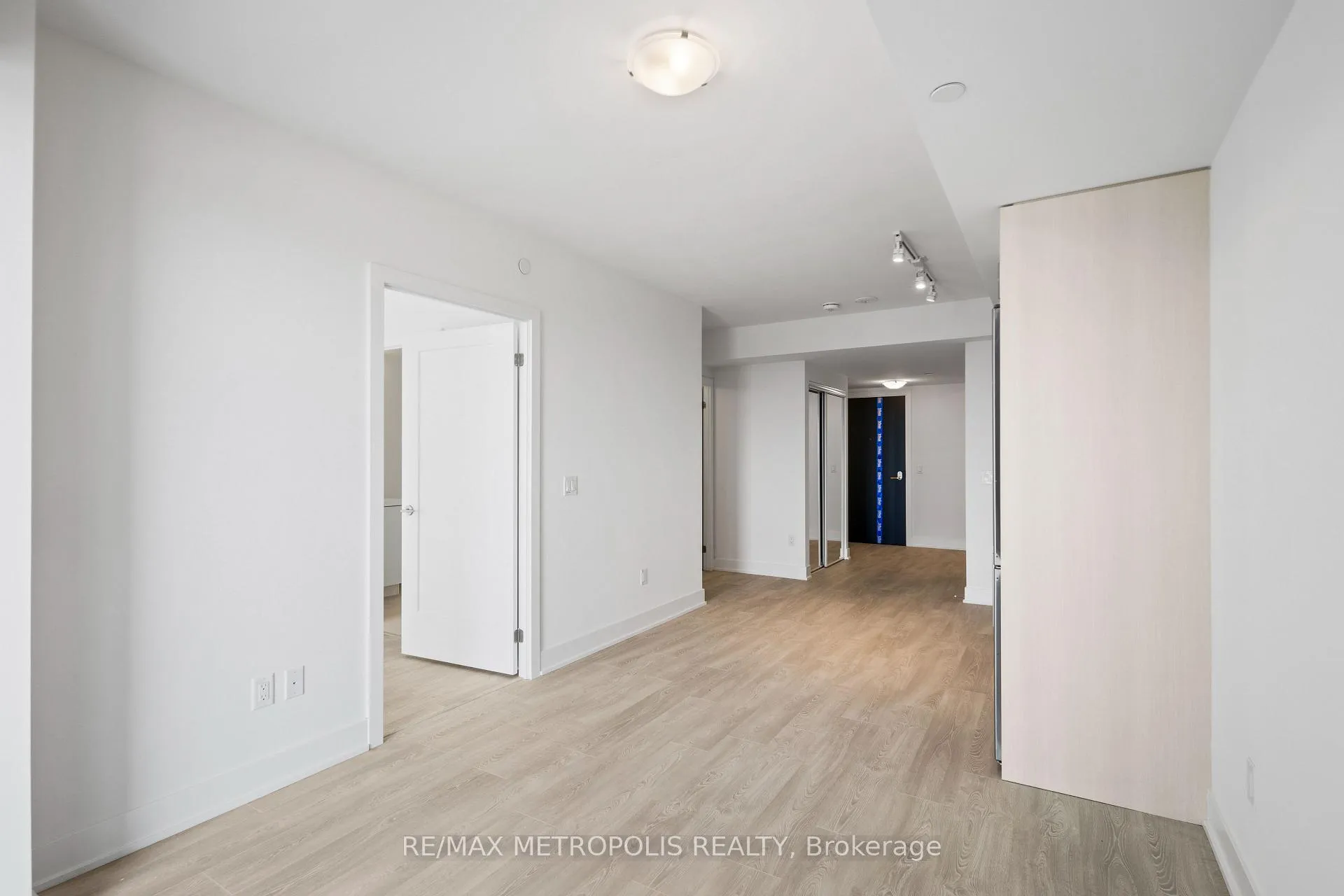 Photo 9 of Unit 1411, 2545 Simcoe Street N, Oshawa, Windfields — HOMEH