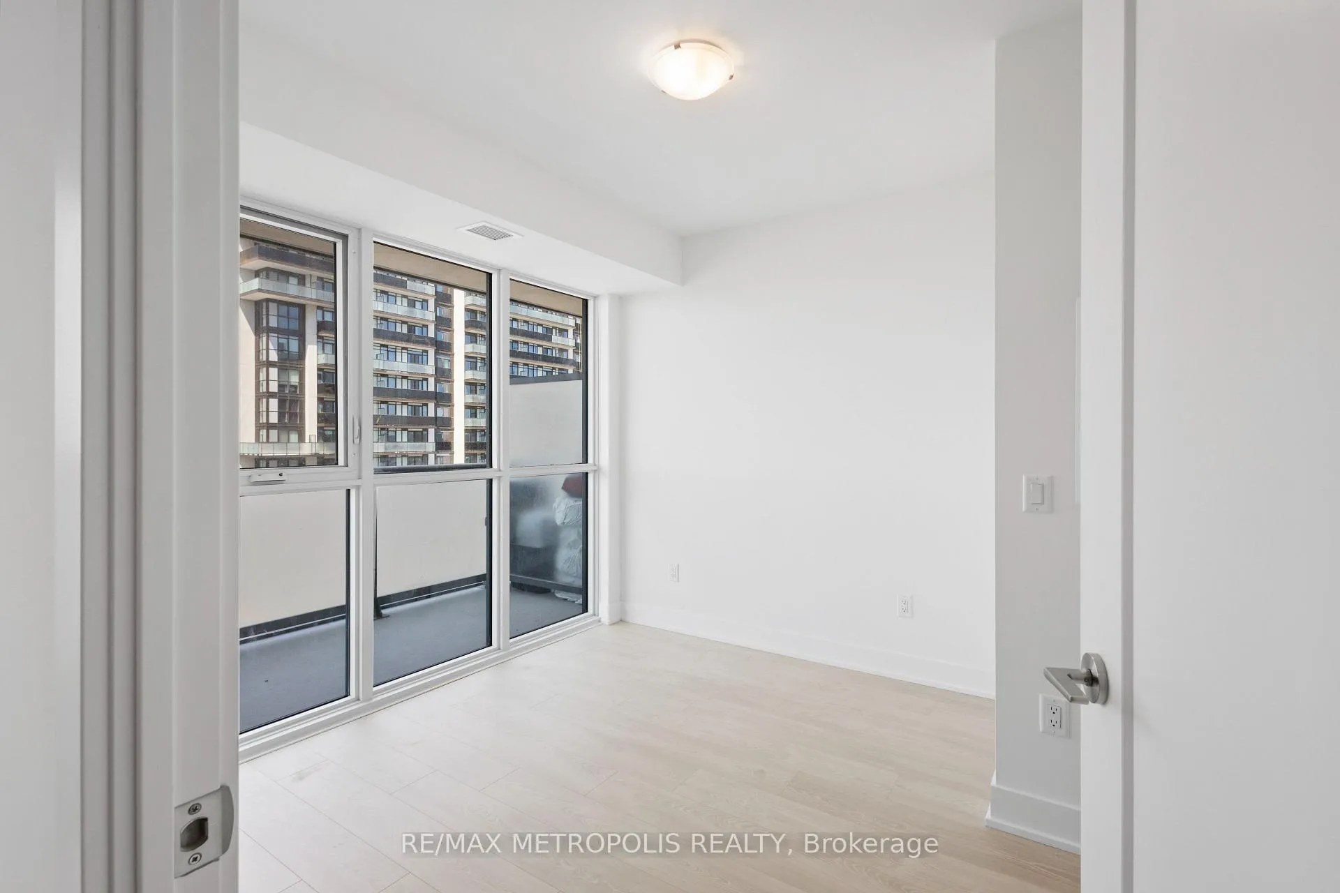Photo 10 of Unit 1411, 2545 Simcoe Street N, Oshawa, Windfields — HOMEH
