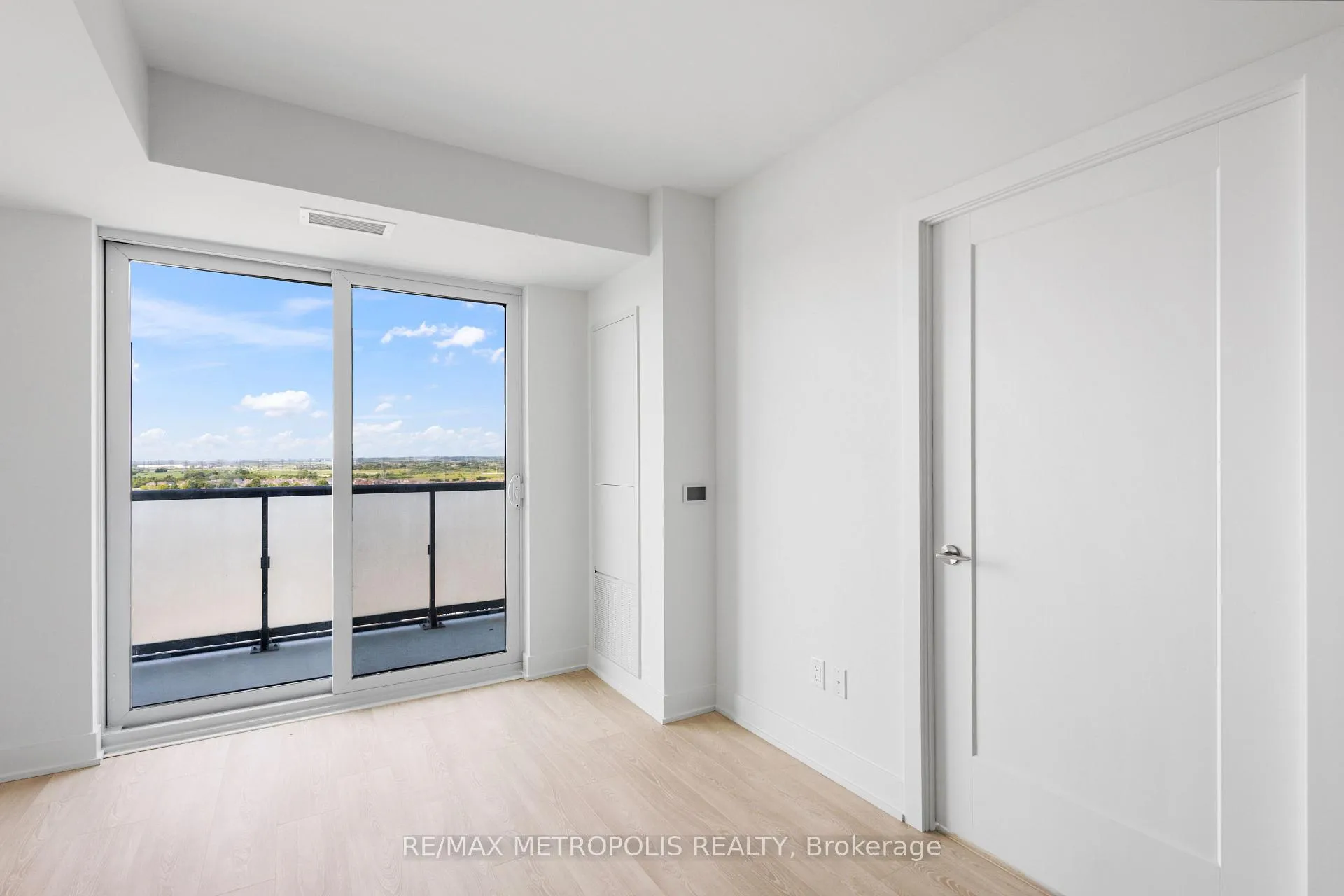 Photo 15 of Unit 1411, 2545 Simcoe Street N, Oshawa, Windfields — HOMEH