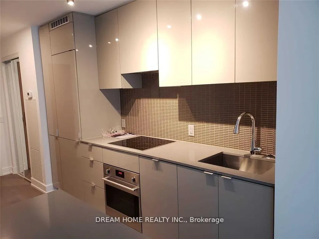 Photo 2 of Unit 810, 7 grenville Street, Toronto, Bay Street Corridor — HOMEH