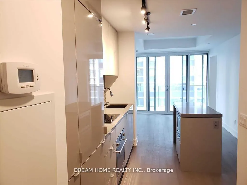 Photo 3 of Unit 810, 7 grenville Street, Toronto, Bay Street Corridor — HOMEH