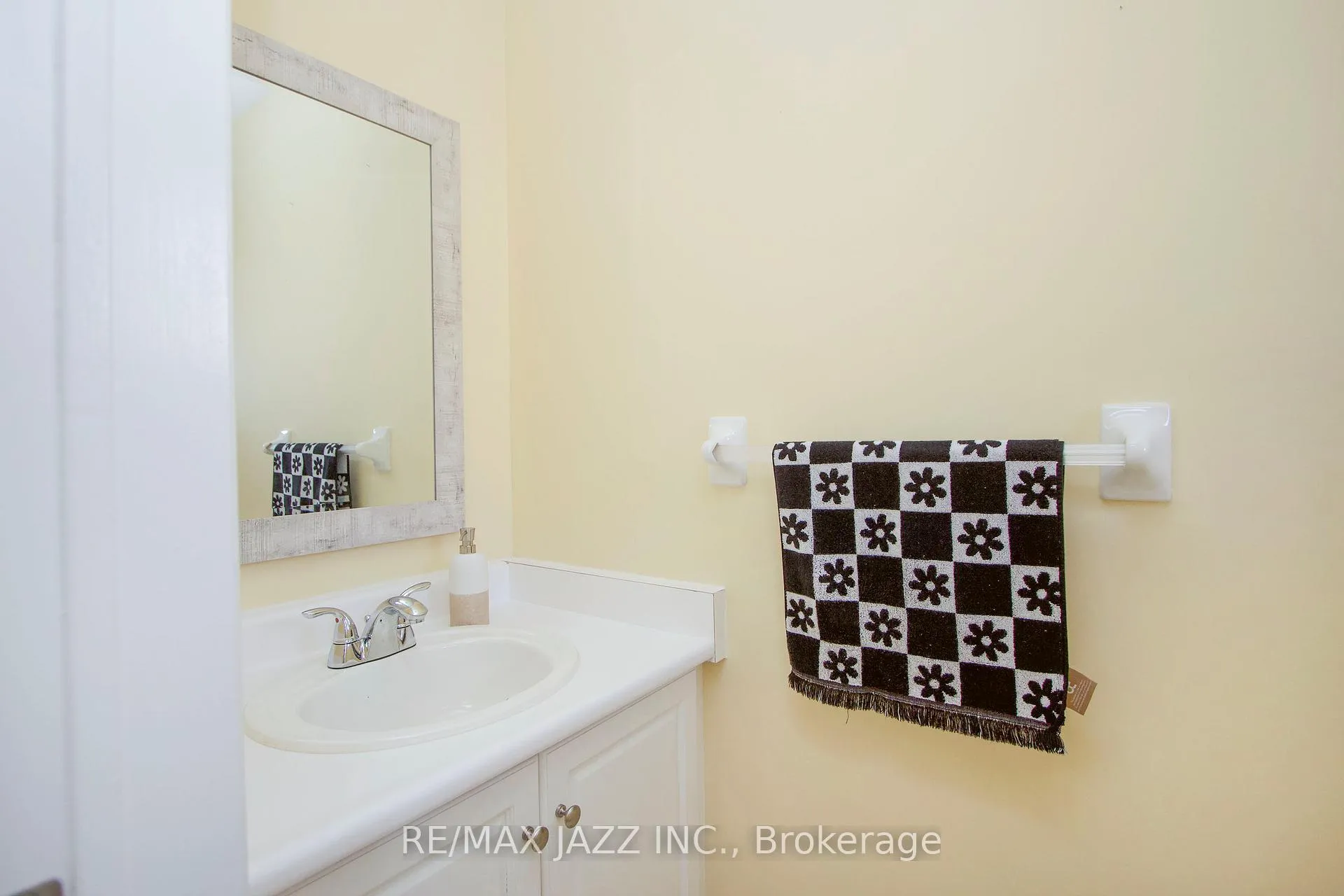 Photo 4 of Unit 39, 811 Wilson Road N, Oshawa, Pinecrest — HOMEH