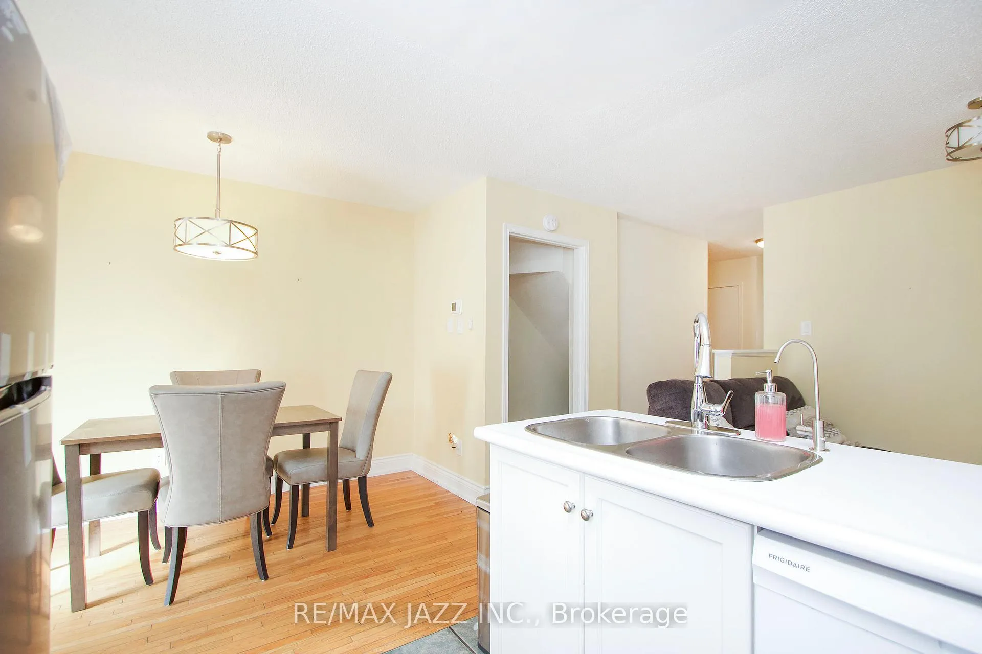 Photo 11 of Unit 39, 811 Wilson Road N, Oshawa, Pinecrest — HOMEH