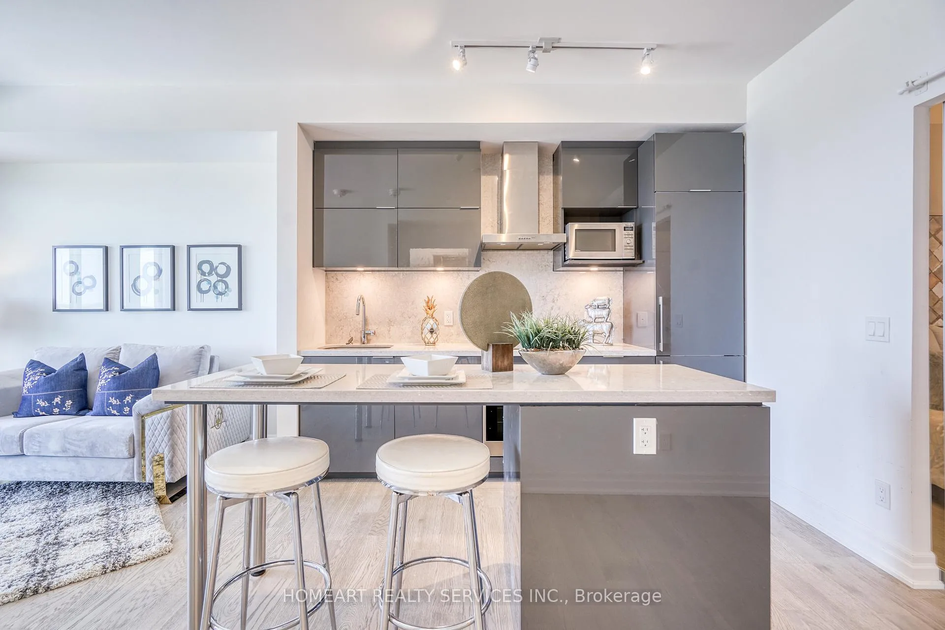 Photo 3 of Unit 1402, 10 Rouge Valley Drive W, Markham, Unionville — HOMEH
