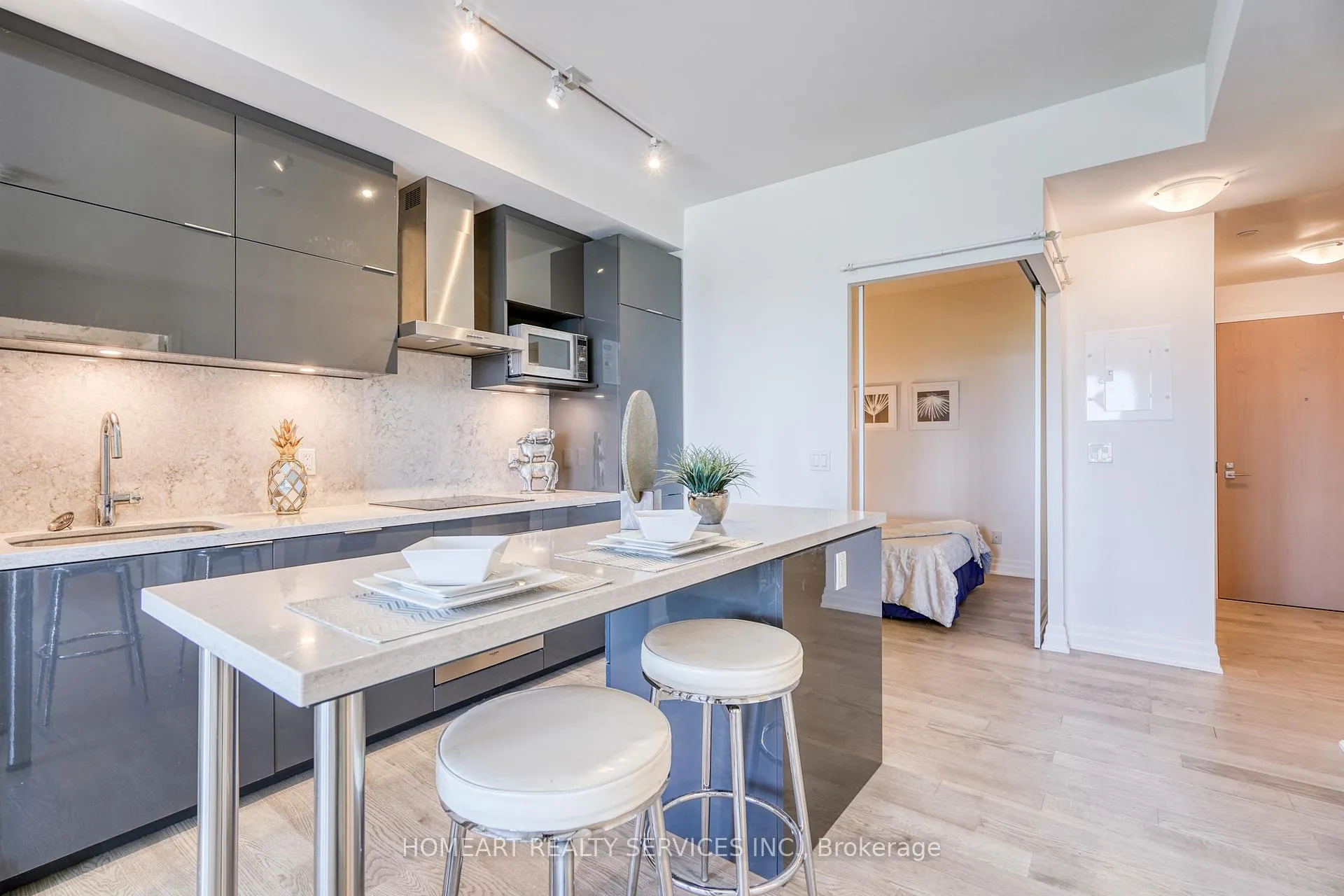 Photo 4 of Unit 1402, 10 Rouge Valley Drive W, Markham, Unionville — HOMEH
