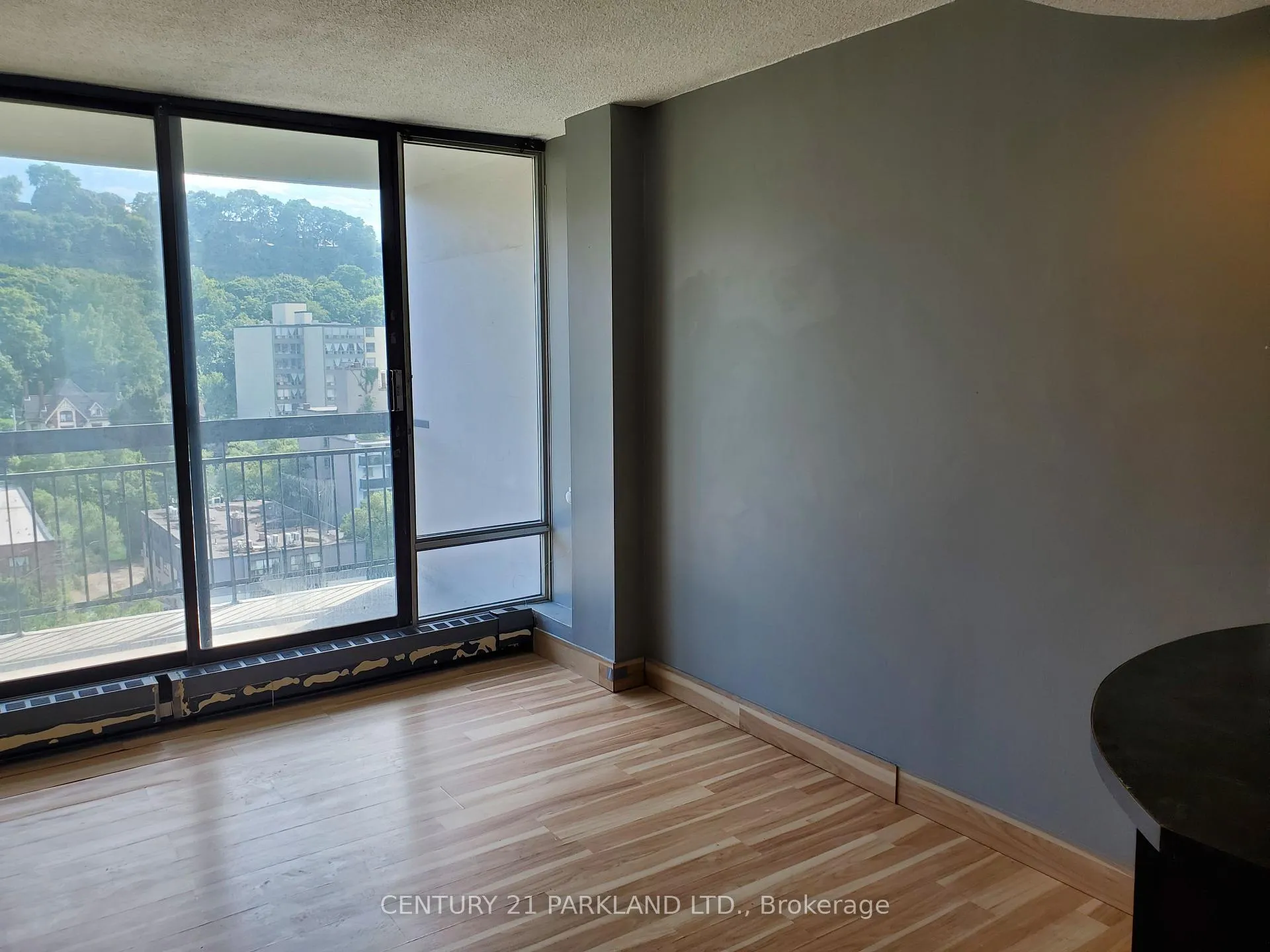 Front of Unit 2107, 150 Charlton Avenue E