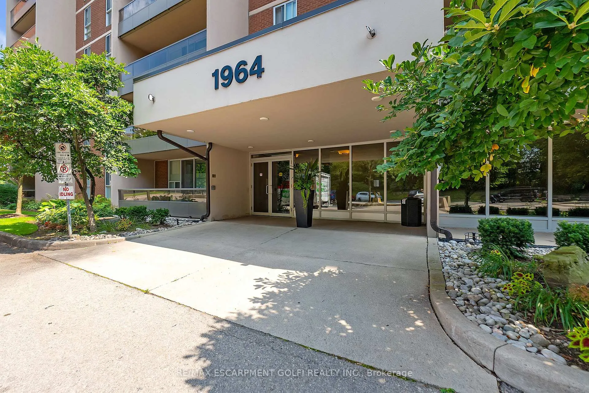 Photo 4 of Unit 401, 1964 Main Street W, Hamilton, Ainslie Wood — HOMEH