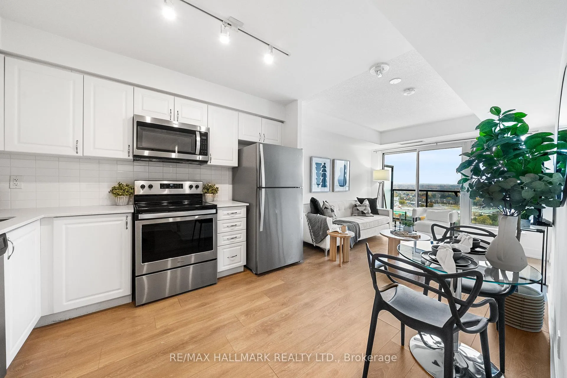 Photo 4 of Unit 1501, 1255 Bayly Street, Pickering, Bay Ridges — HOMEH