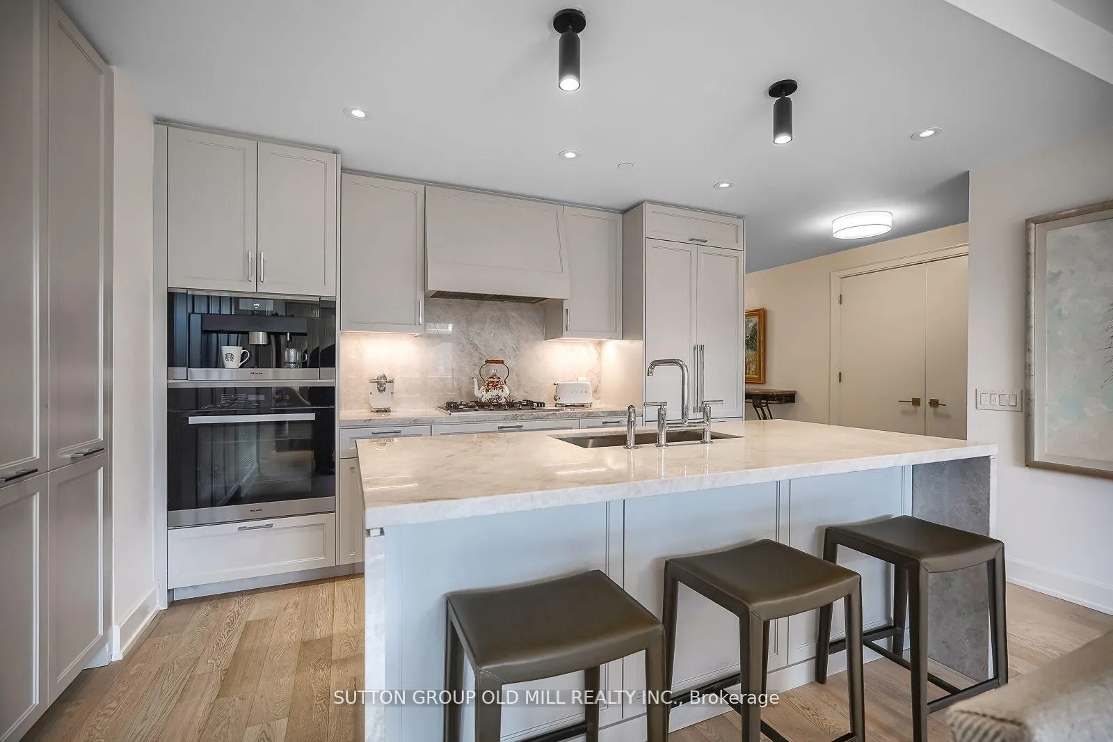 Photo 5 of Unit 412, 1 Strathgowan Avenue, Toronto, Lawrence Park South — HOMEH