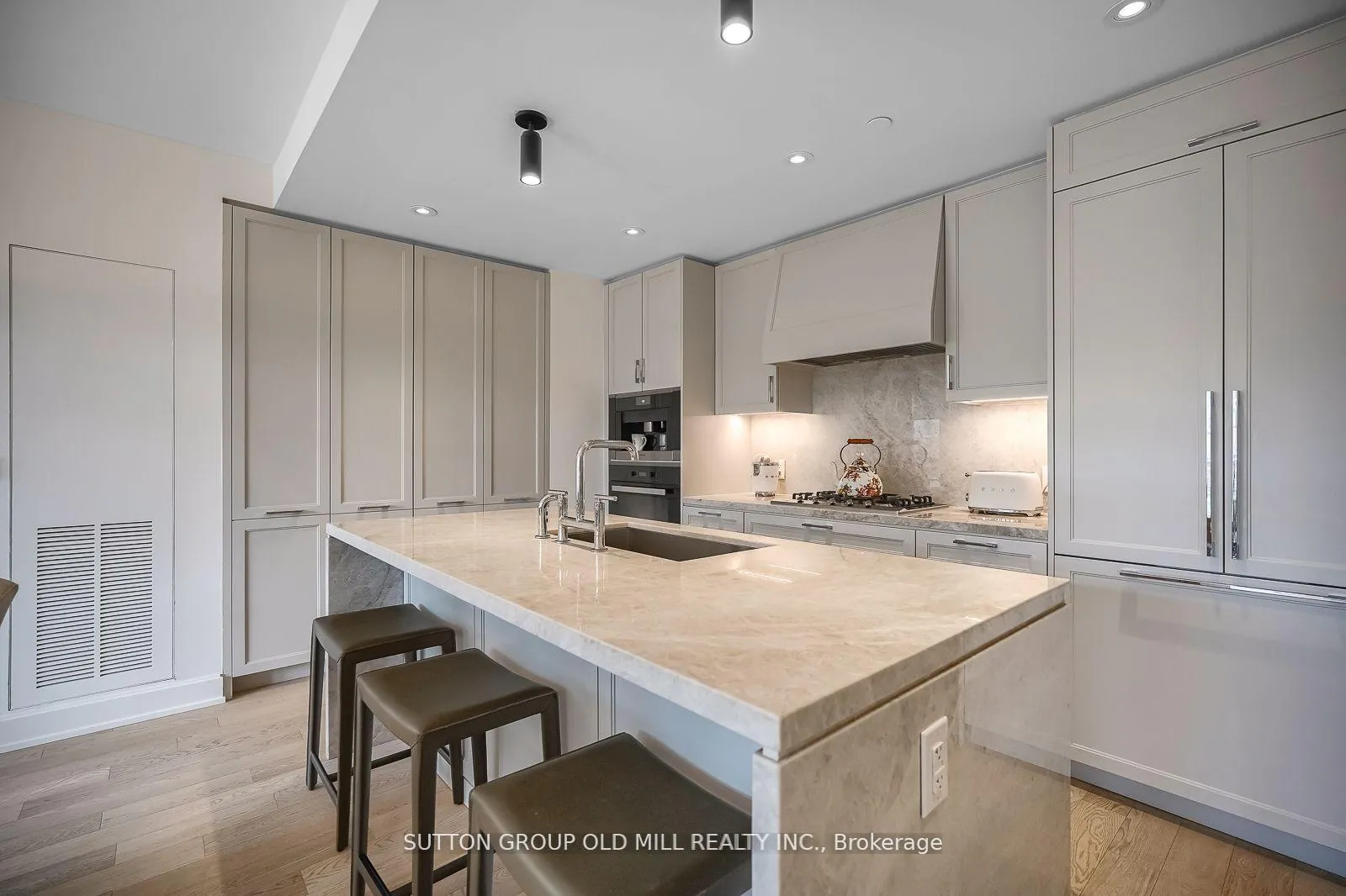 Photo 7 of Unit 412, 1 Strathgowan Avenue, Toronto, Lawrence Park South — HOMEH