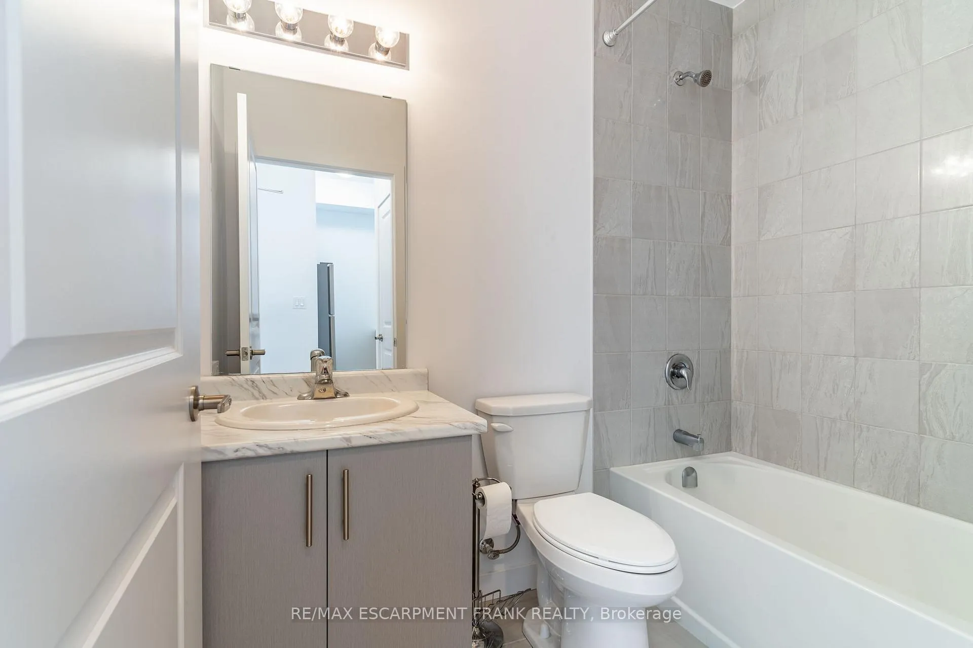 Photo 17 of Unit 507, 460 Dundas Street E, Hamilton, Waterdown — HOMEH