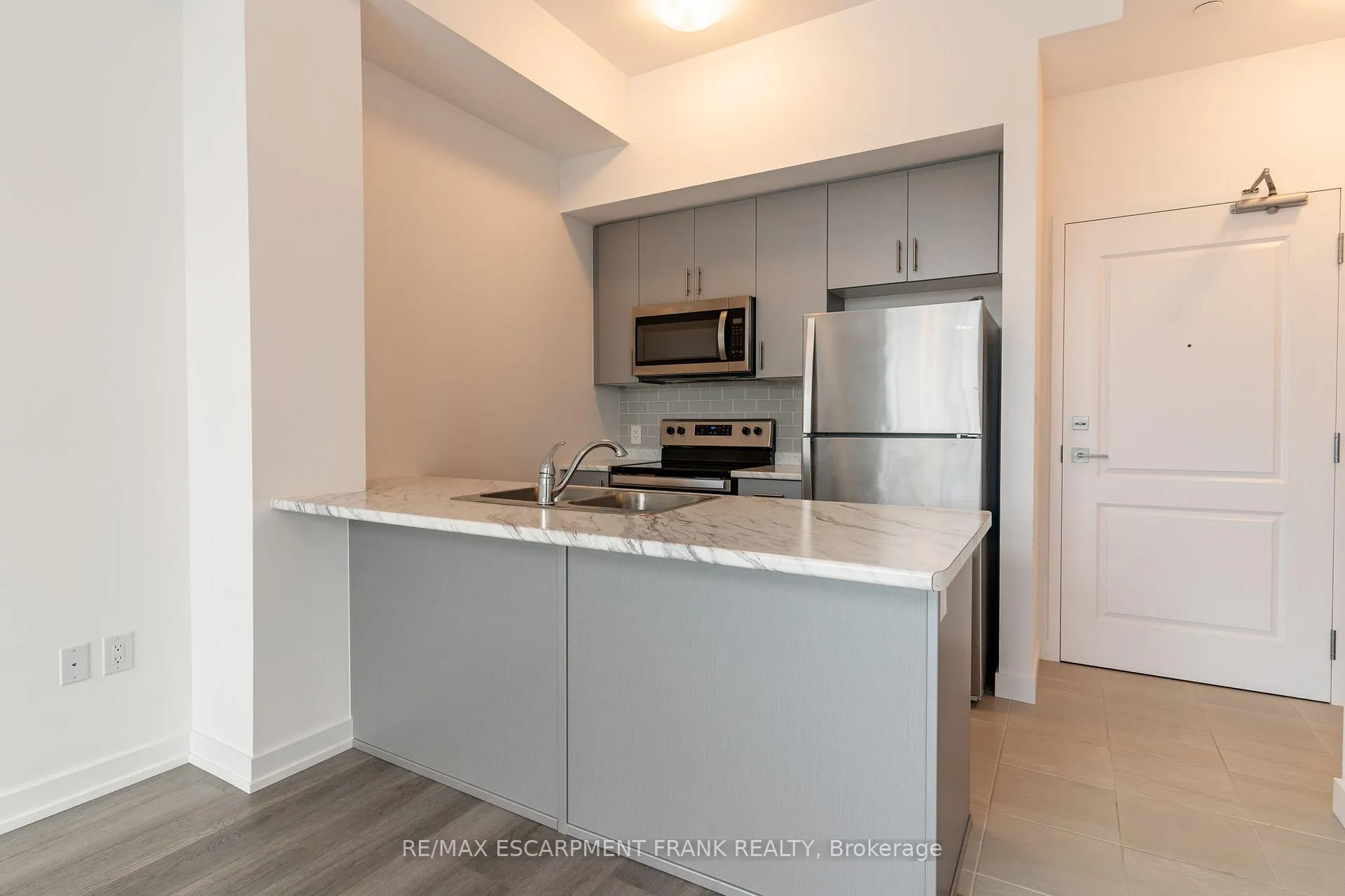 Photo 32 of Unit 507, 460 Dundas Street E, Hamilton, Waterdown — HOMEH
