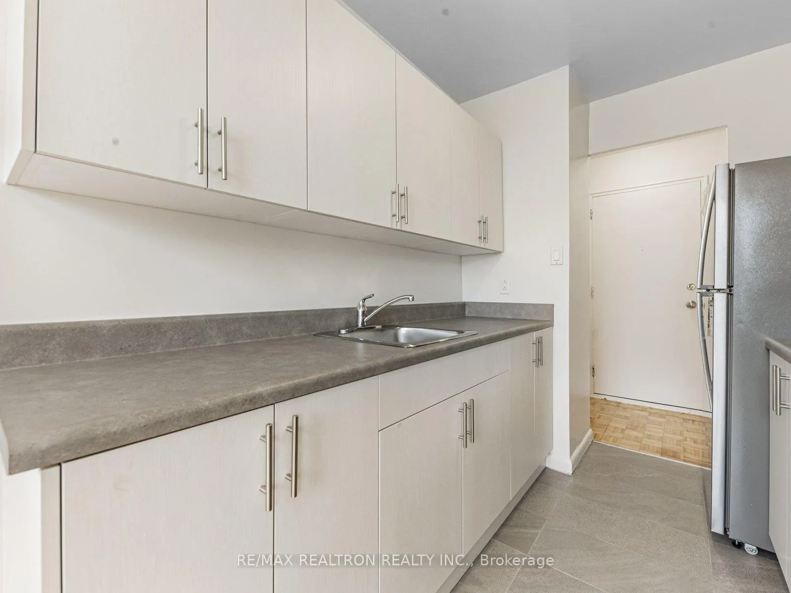 Photo 4 of Unit 101, 2895 Bathurst Street, Toronto, Bedford Park-Nortown — HOMEH