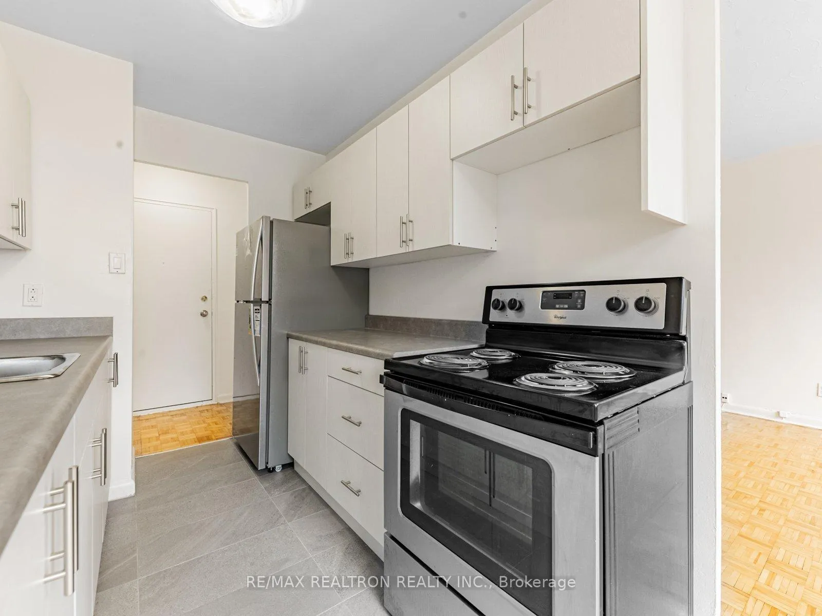 Photo 5 of Unit 101, 2895 Bathurst Street, Toronto, Bedford Park-Nortown — HOMEH