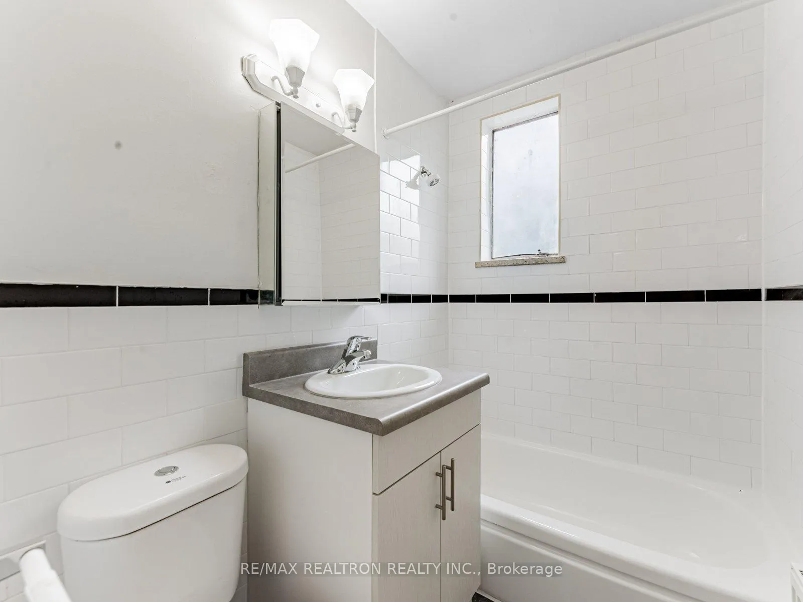 Photo 6 of Unit 101, 2895 Bathurst Street, Toronto, Bedford Park-Nortown — HOMEH