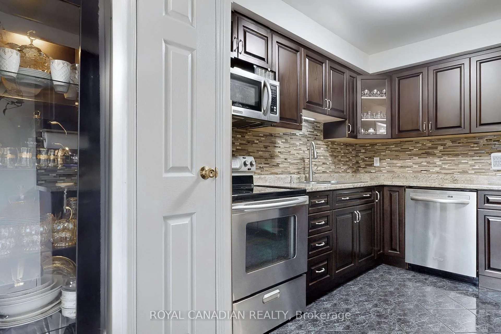Photo 12 of Unit 50, 860 Rymal Road E, Hamilton, Broughton — HOMEH