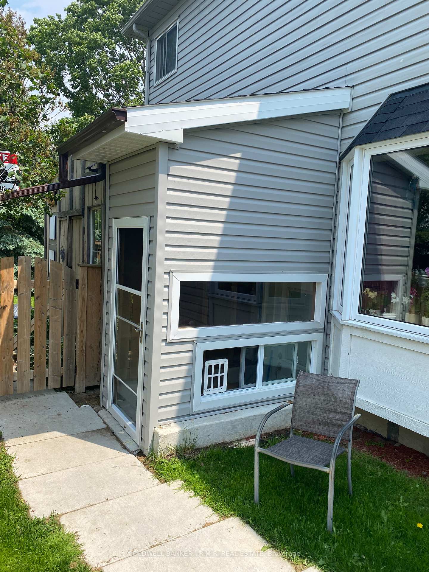 Photo 2 of 66 Ivory Court, Clarington, Bowmanville — HOMEH
