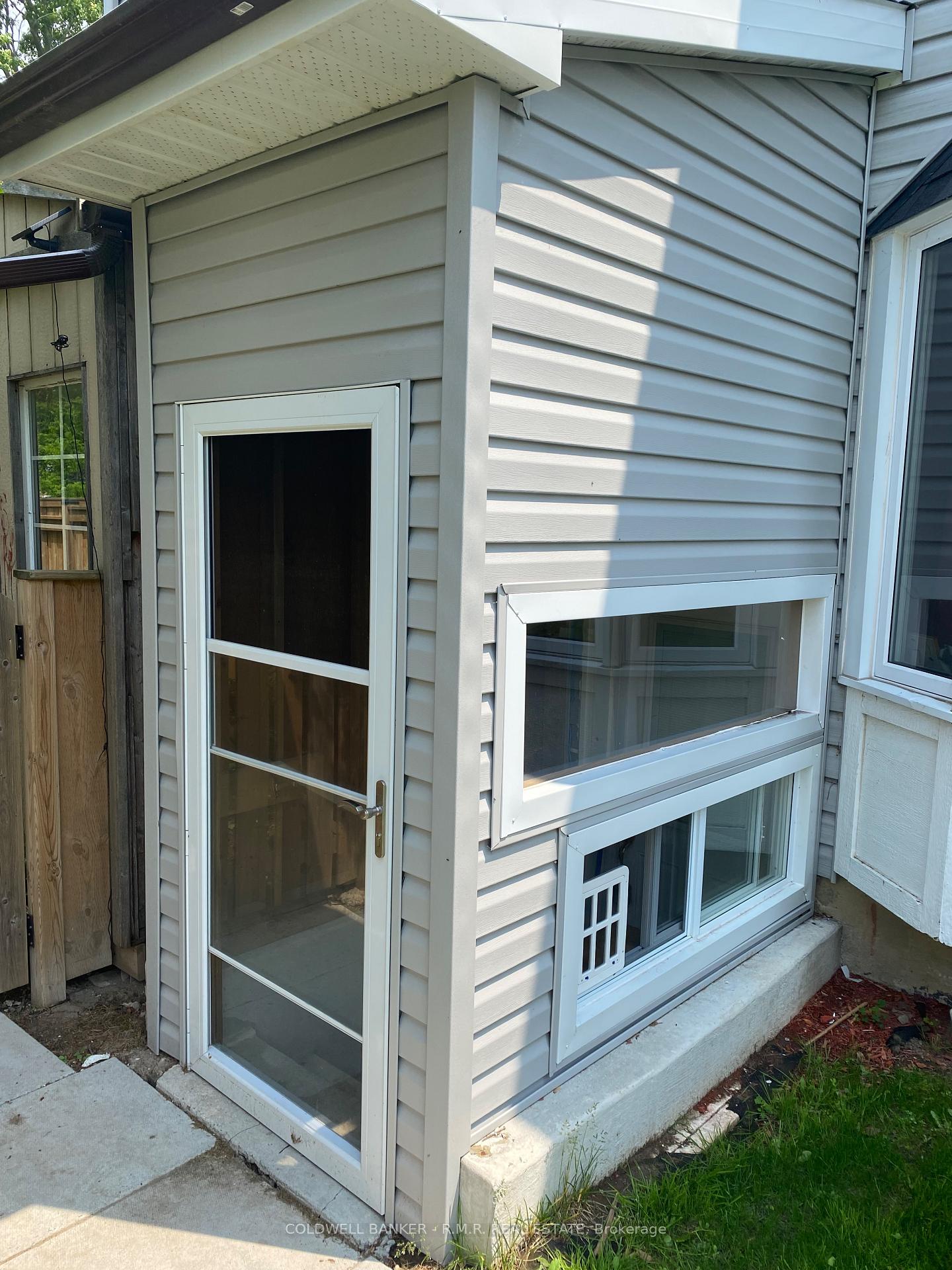Photo 3 of 66 Ivory Court, Clarington, Bowmanville — HOMEH