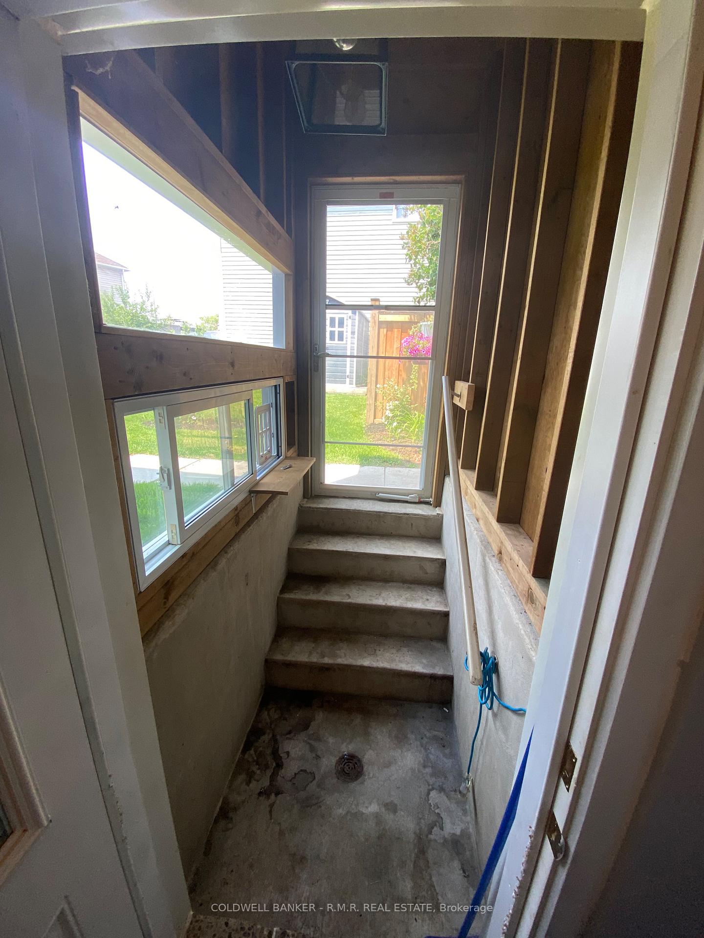 Photo 5 of 66 Ivory Court, Clarington, Bowmanville — HOMEH