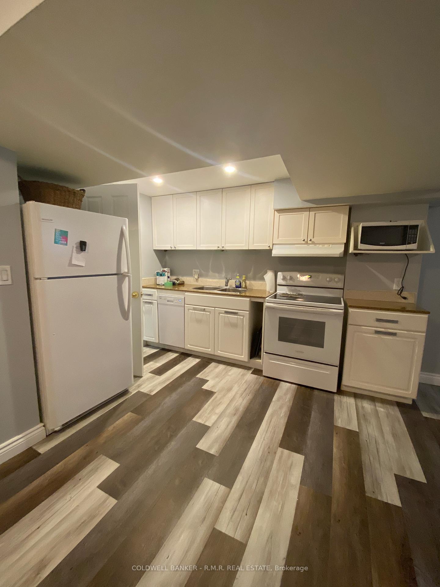 Photo 10 of 66 Ivory Court, Clarington, Bowmanville — HOMEH