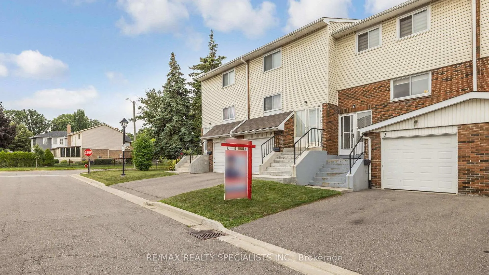 Photo 3 of 3 Sandringham Court, Brampton, Bramalea West Industrial — HOMEH