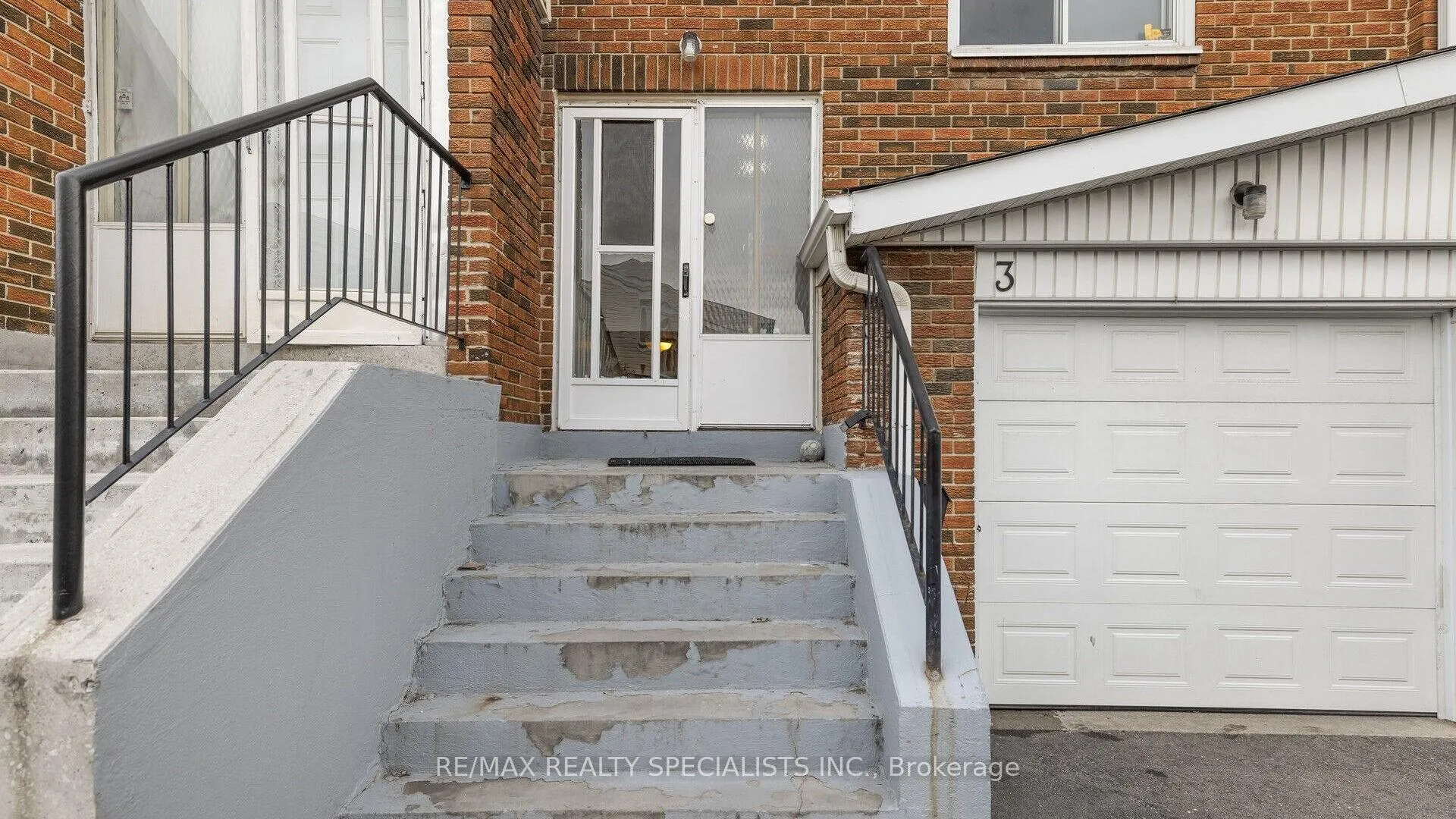 Photo 4 of 3 Sandringham Court, Brampton, Bramalea West Industrial — HOMEH