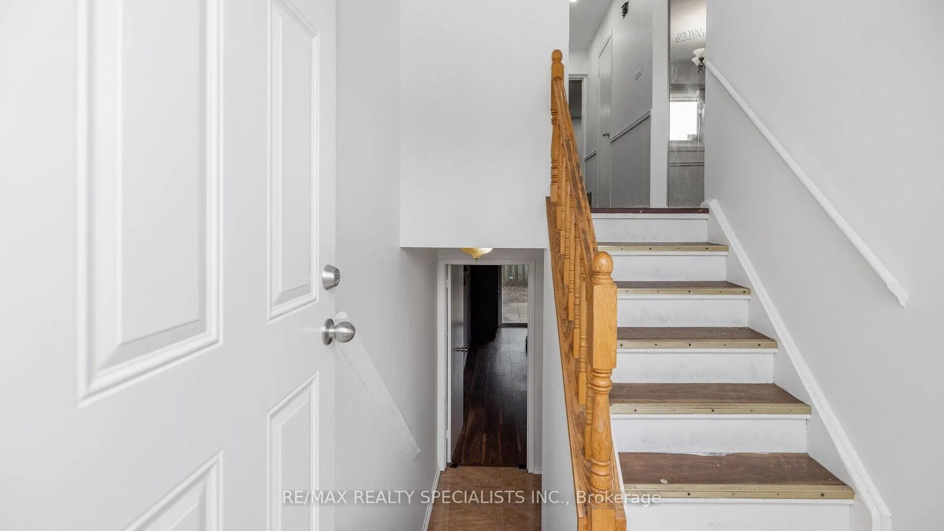 Photo 5 of 3 Sandringham Court, Brampton, Bramalea West Industrial — HOMEH