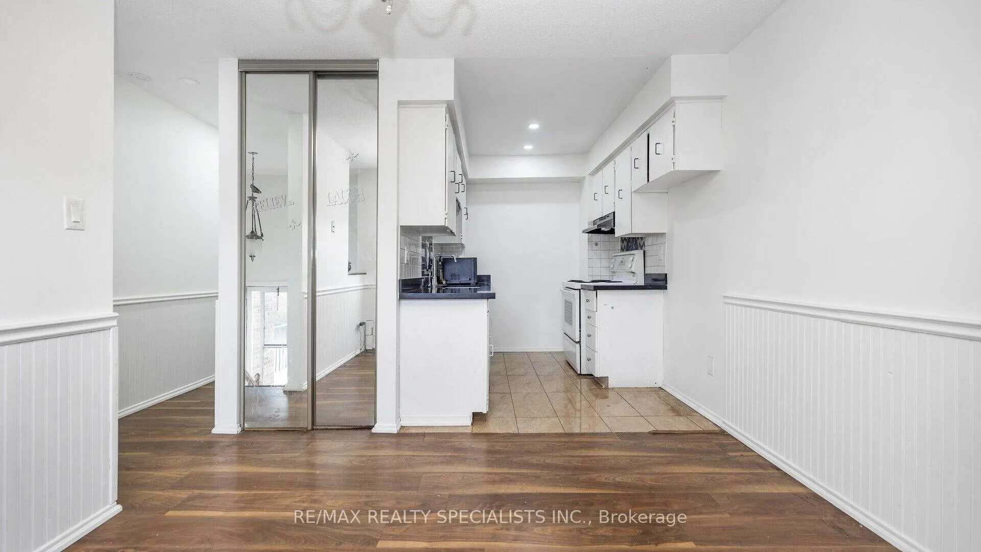 Photo 9 of 3 Sandringham Court, Brampton, Bramalea West Industrial — HOMEH