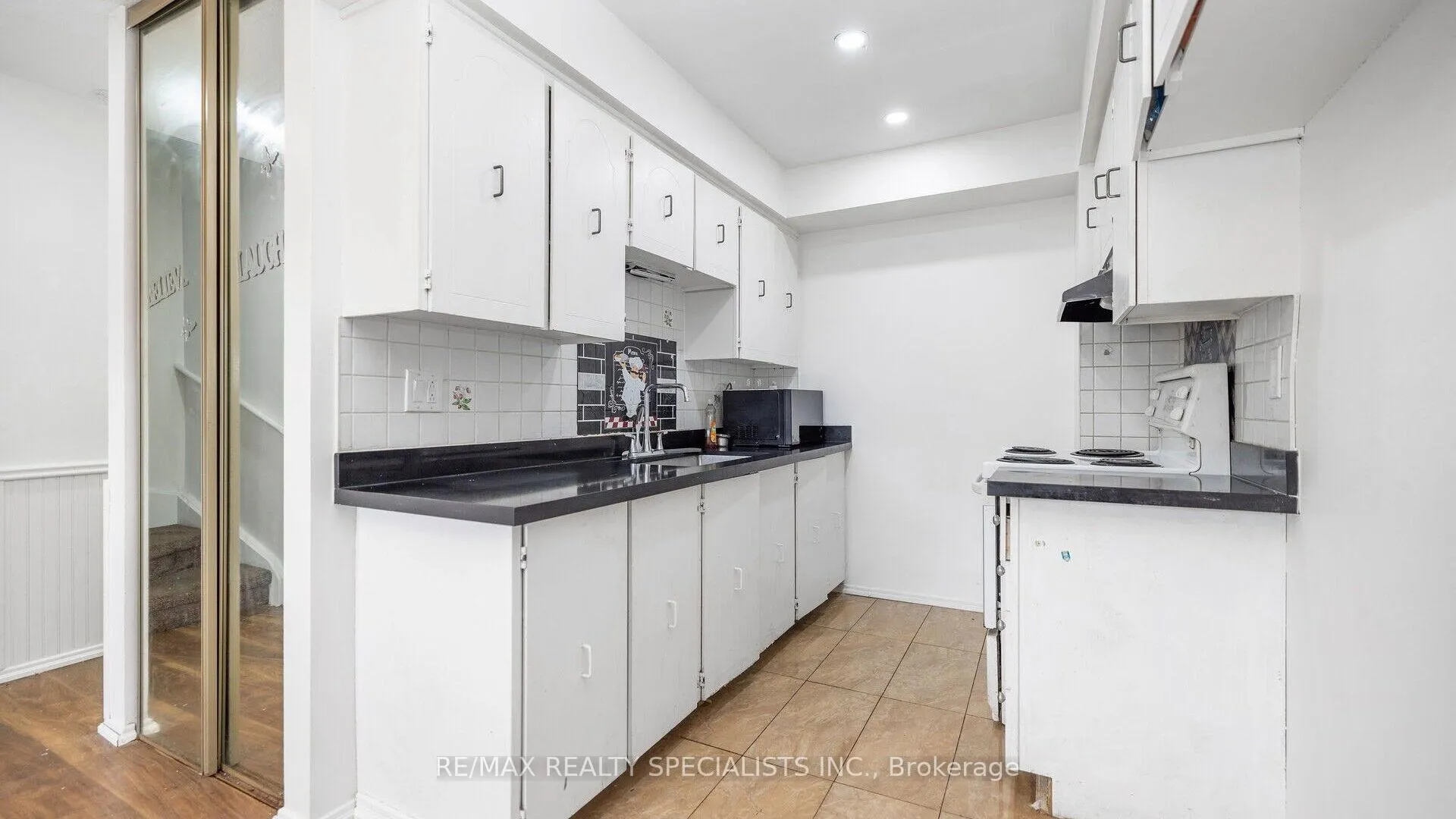 Photo 10 of 3 Sandringham Court, Brampton, Bramalea West Industrial — HOMEH