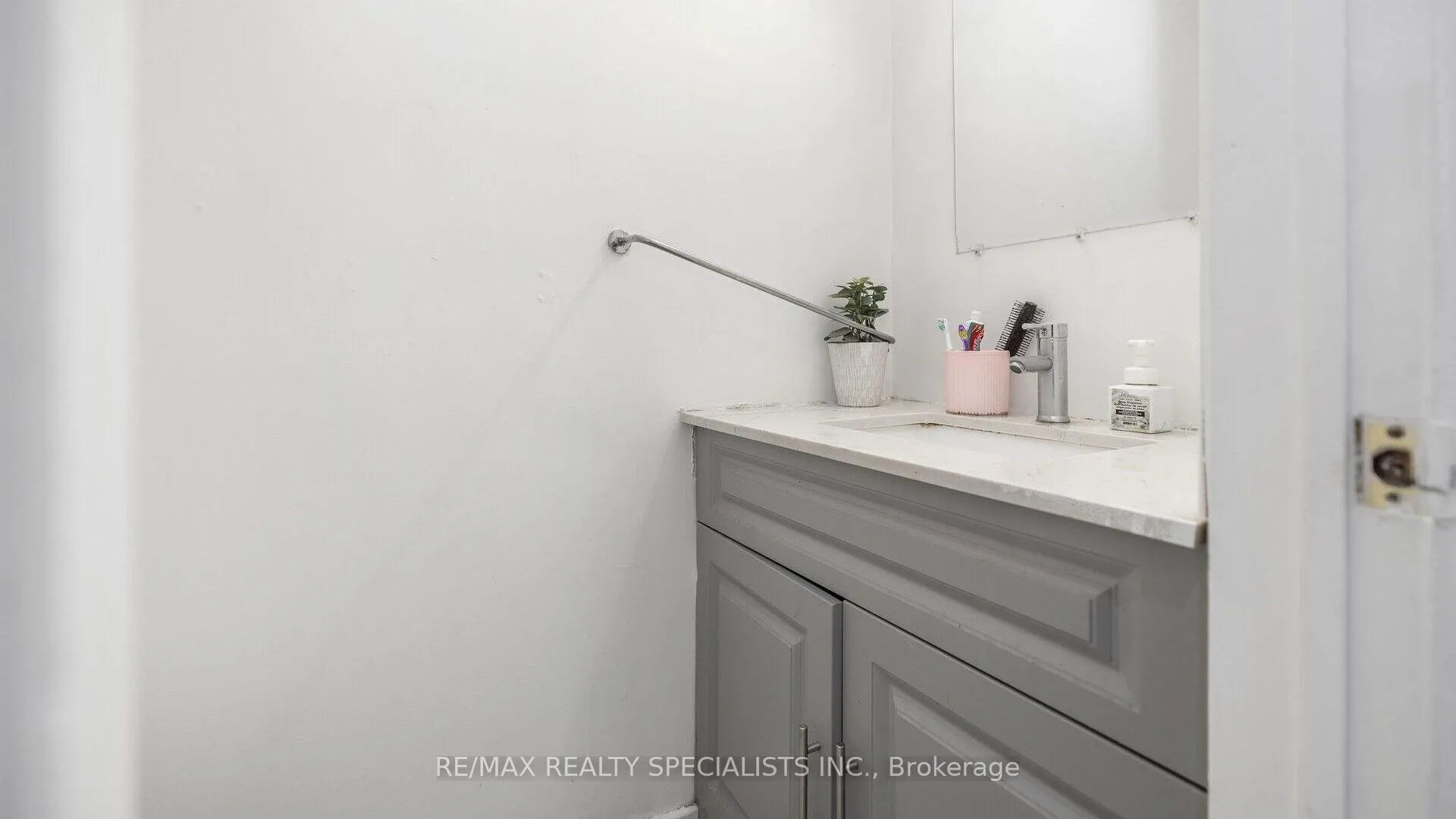 Photo 12 of 3 Sandringham Court, Brampton, Bramalea West Industrial — HOMEH