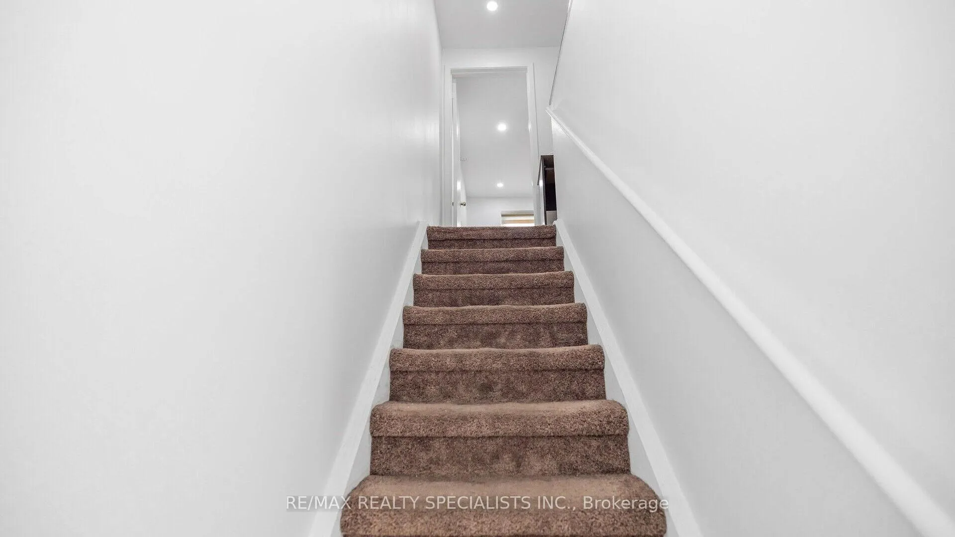 Photo 17 of 3 Sandringham Court, Brampton, Bramalea West Industrial — HOMEH