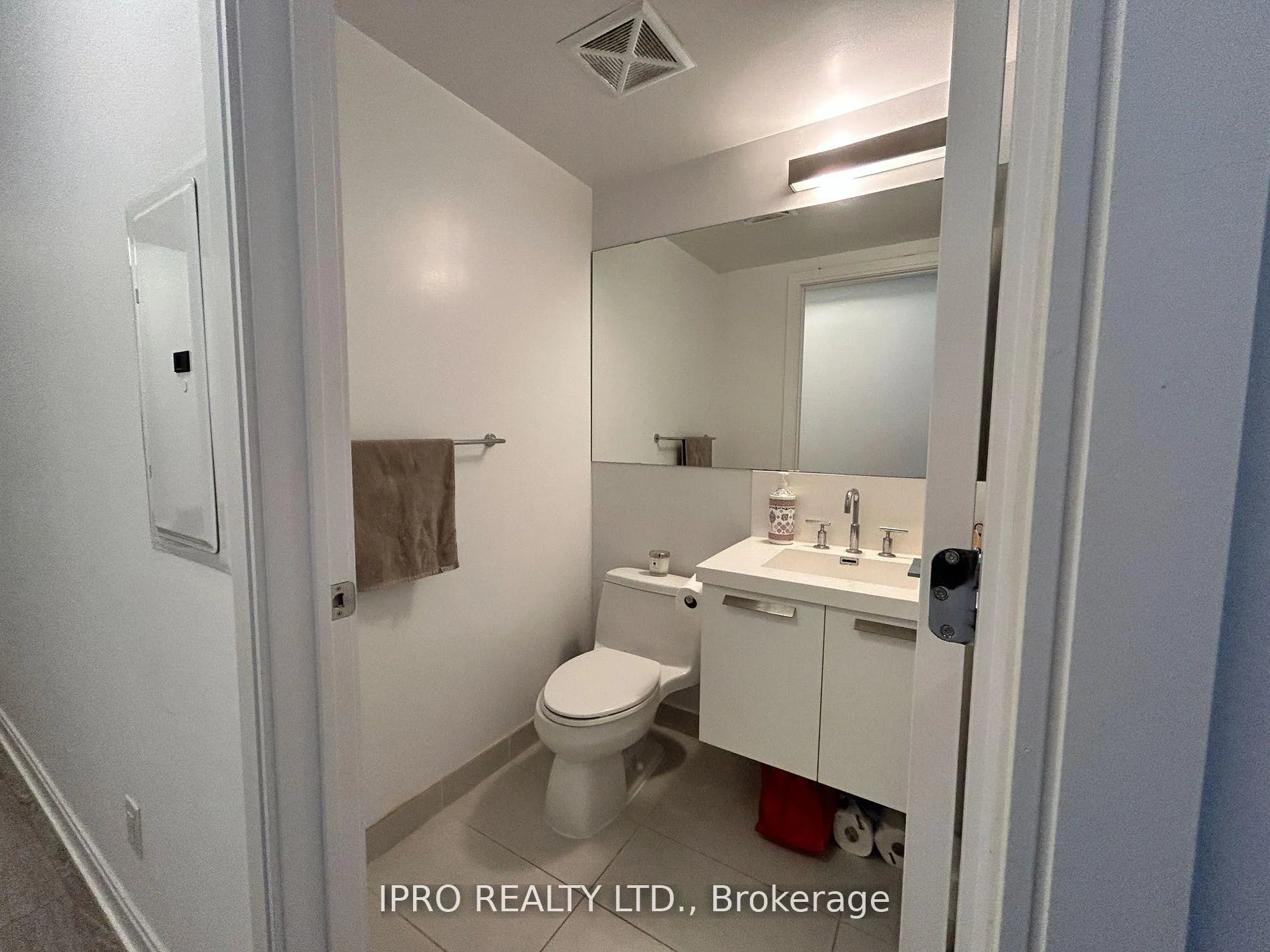 Photo 4 of Unit 2102, 42 Charles Street E, Toronto, Bay Street Corridor — HOMEH