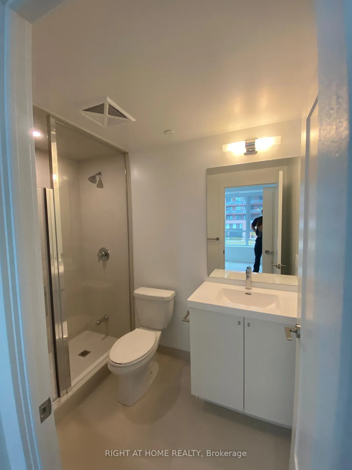 Photo 6 of 214  -  2545 Simcoe Street N, Oshawa, Windfields — HOMEH