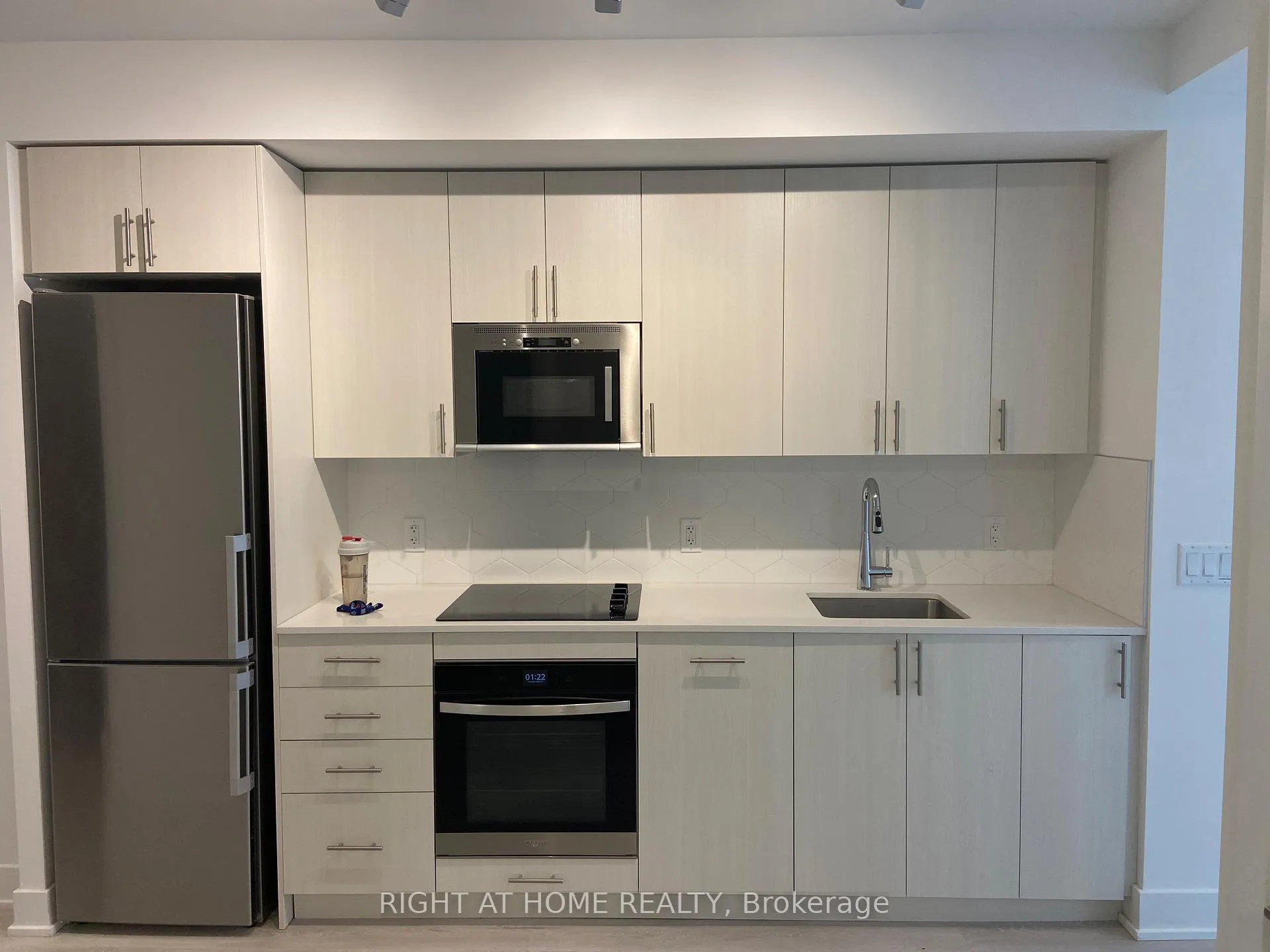 Photo 8 of 214  -  2545 Simcoe Street N, Oshawa, Windfields — HOMEH