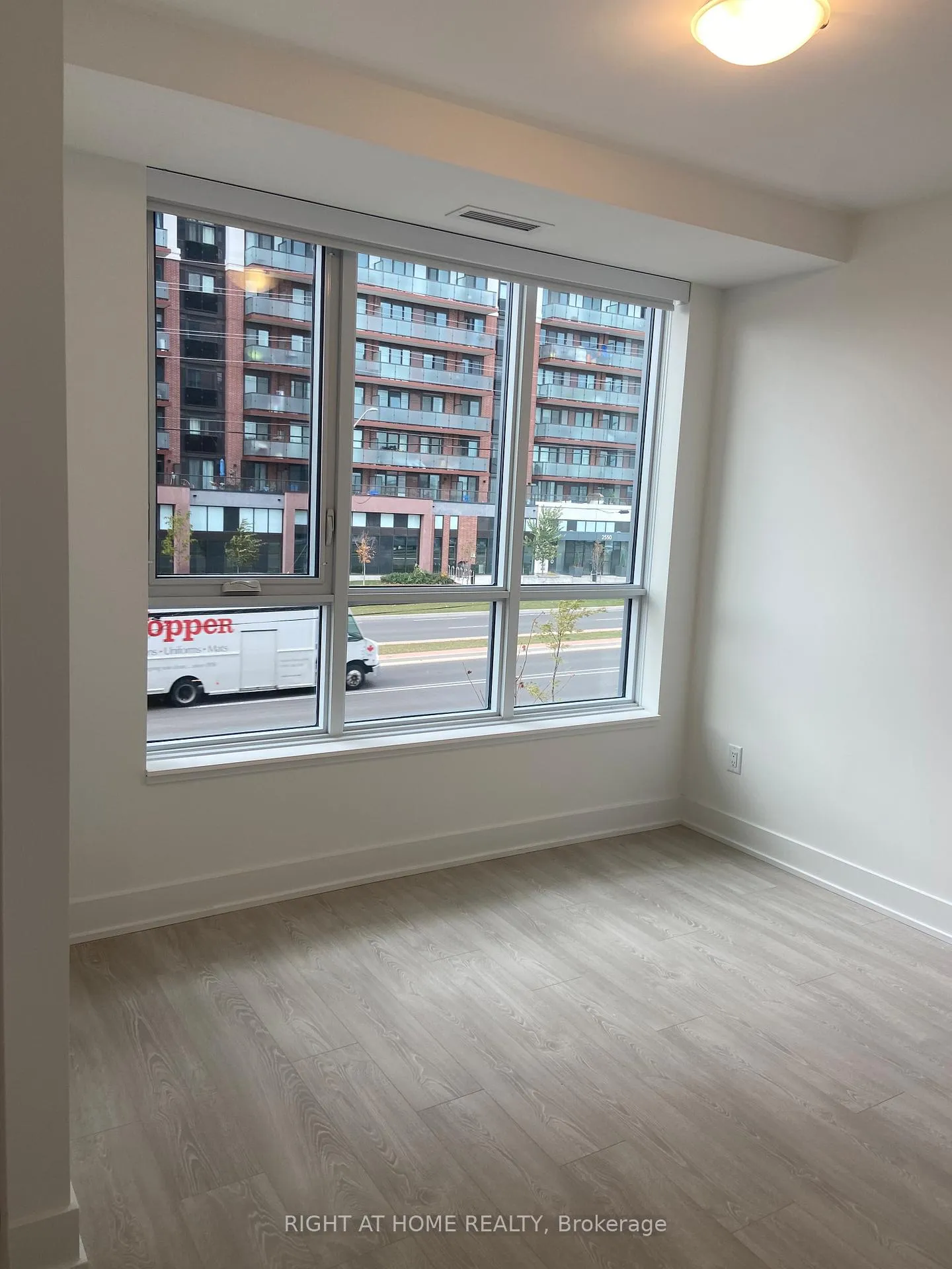 Photo 9 of 214  -  2545 Simcoe Street N, Oshawa, Windfields — HOMEH