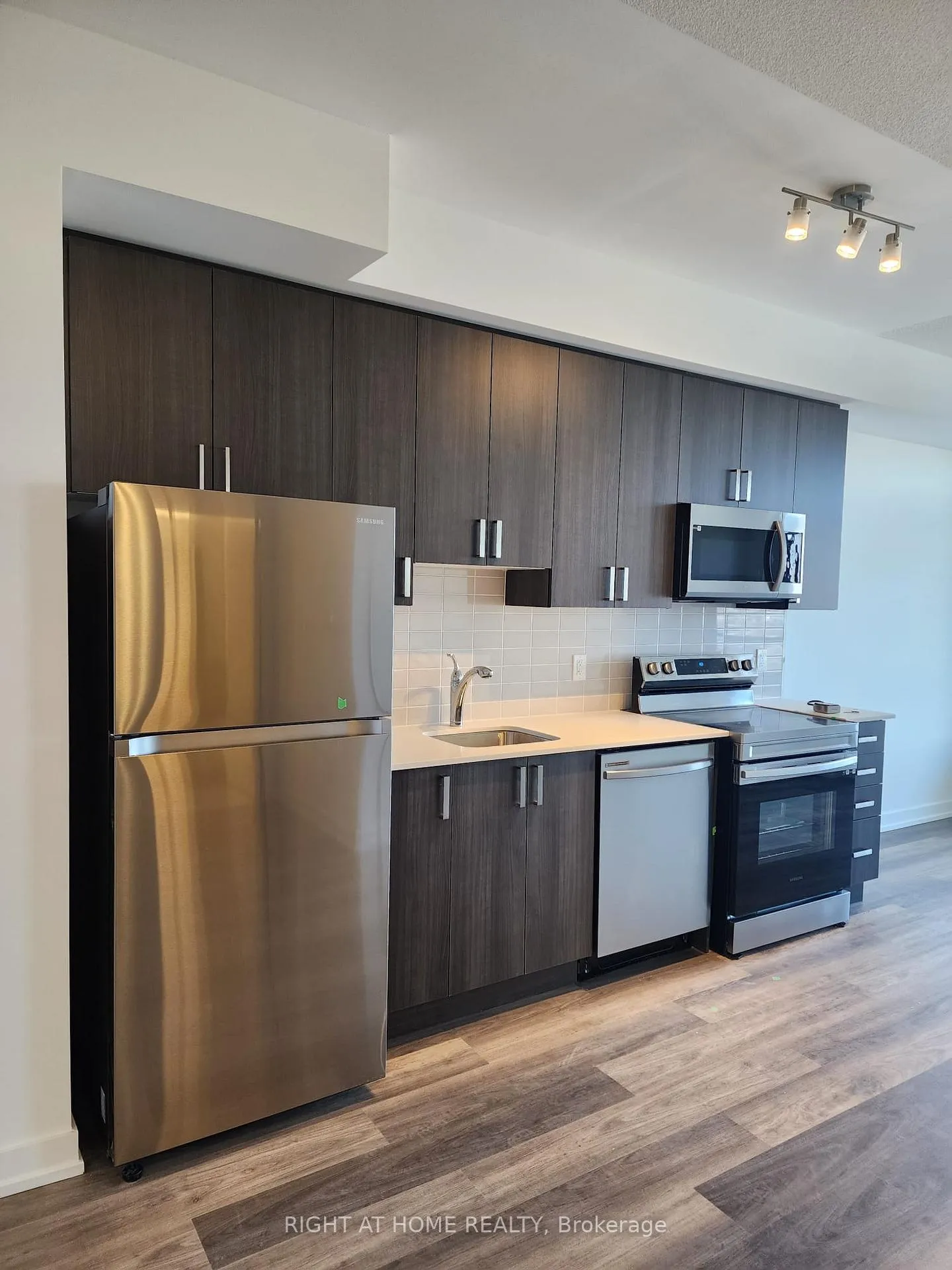 Photo 7 of Unit 1608, 1480 Bayly Street, Pickering, Bay Ridges — HOMEH