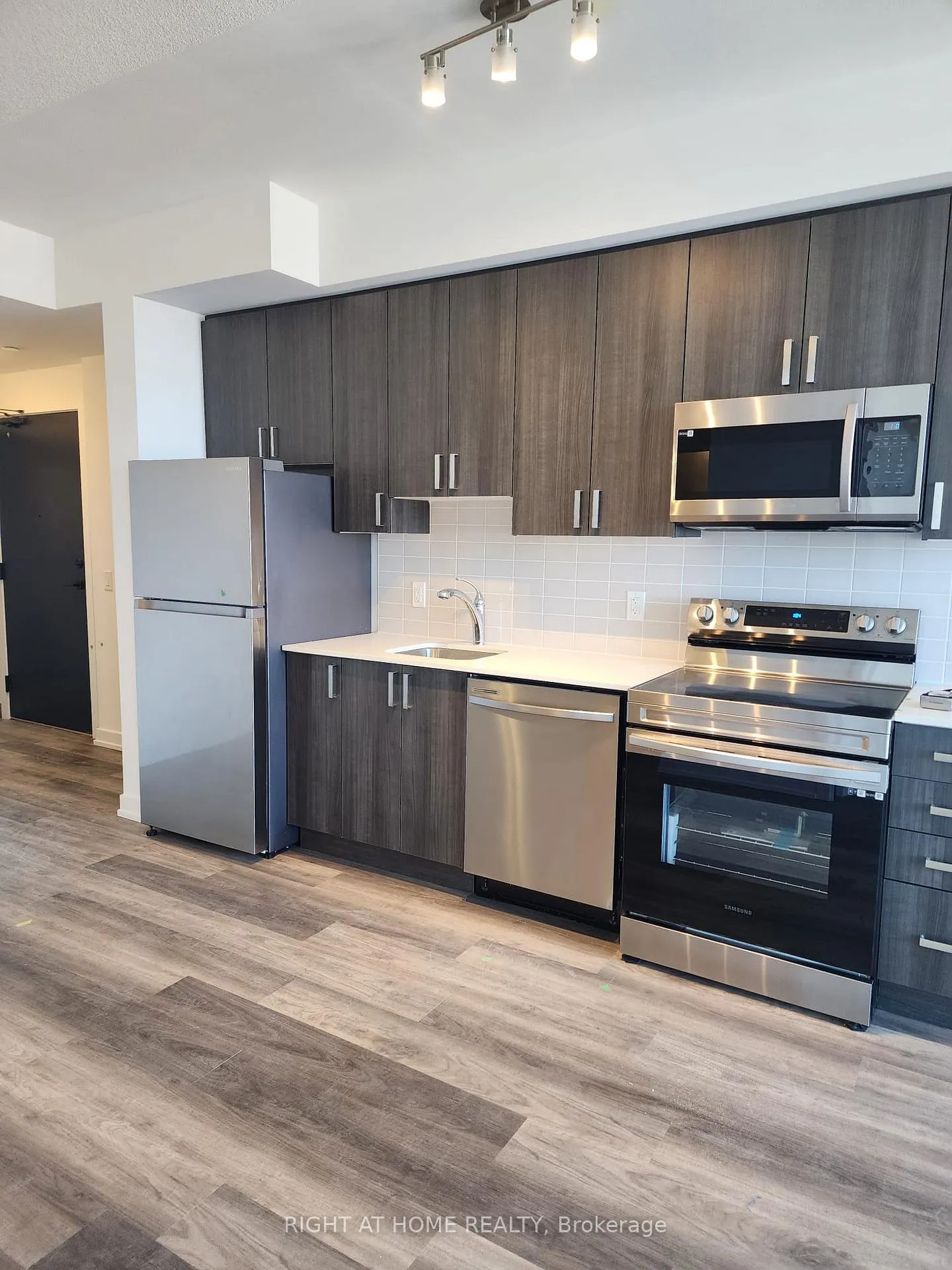 Photo 13 of Unit 1608, 1480 Bayly Street, Pickering, Bay Ridges — HOMEH