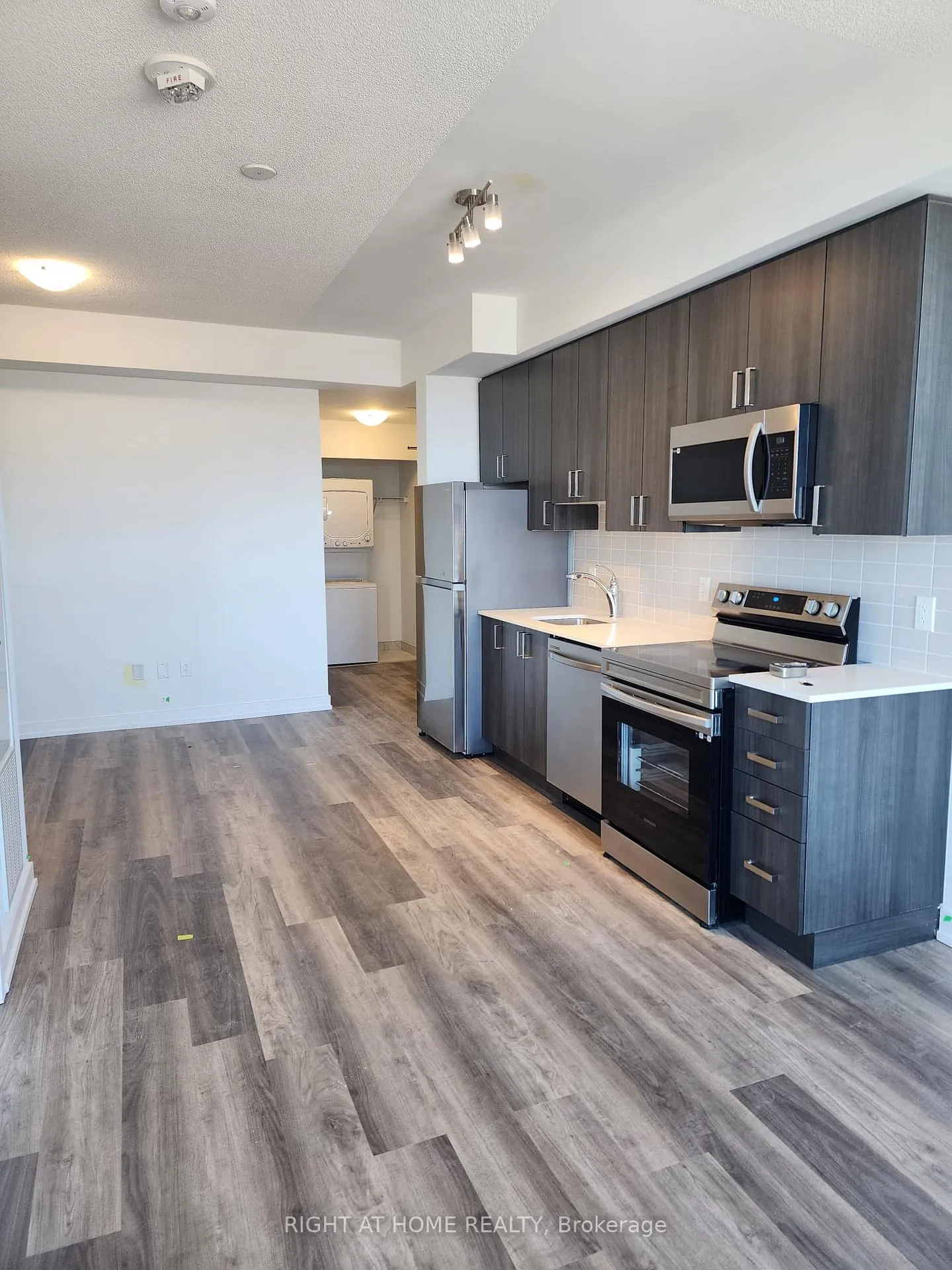 Photo 14 of Unit 1608, 1480 Bayly Street, Pickering, Bay Ridges — HOMEH