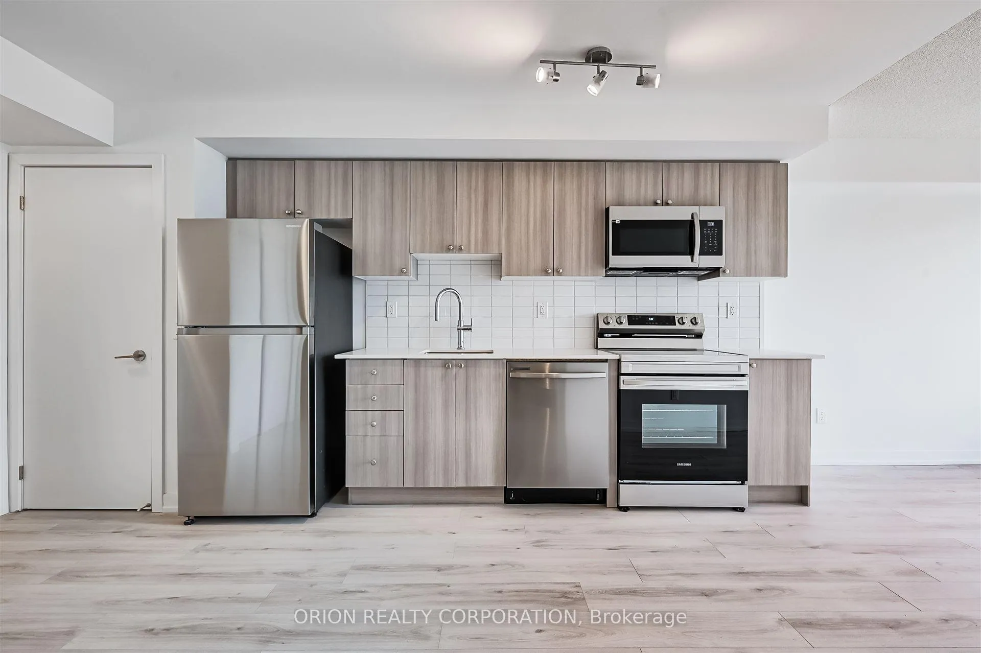 Photo 5 of Unit 801, 1435 Celebration Drive, Pickering, Bay Ridges — HOMEH
